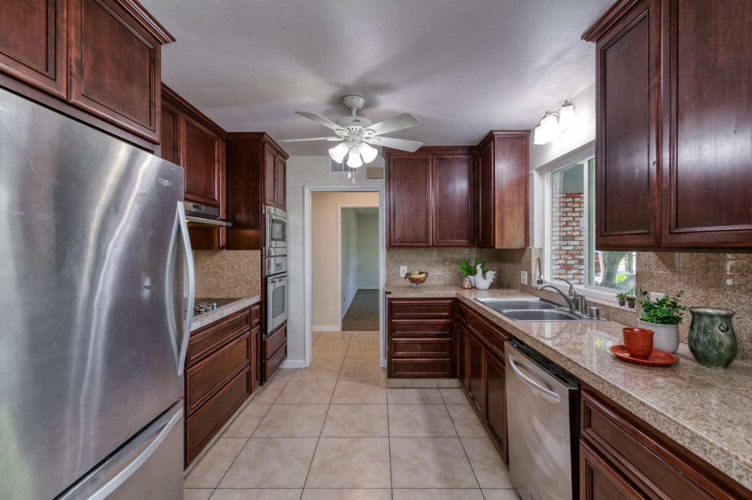 1231 W Fremont Ave, Fresno, CA 93711