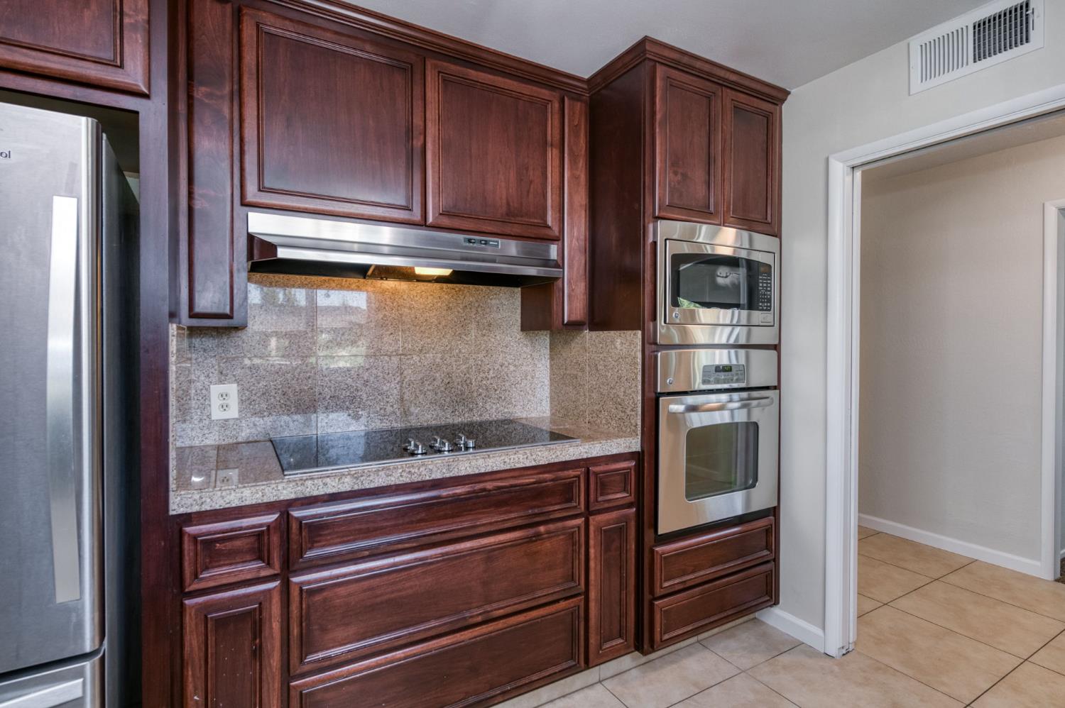 1231 W Fremont Ave, Fresno, CA 93711