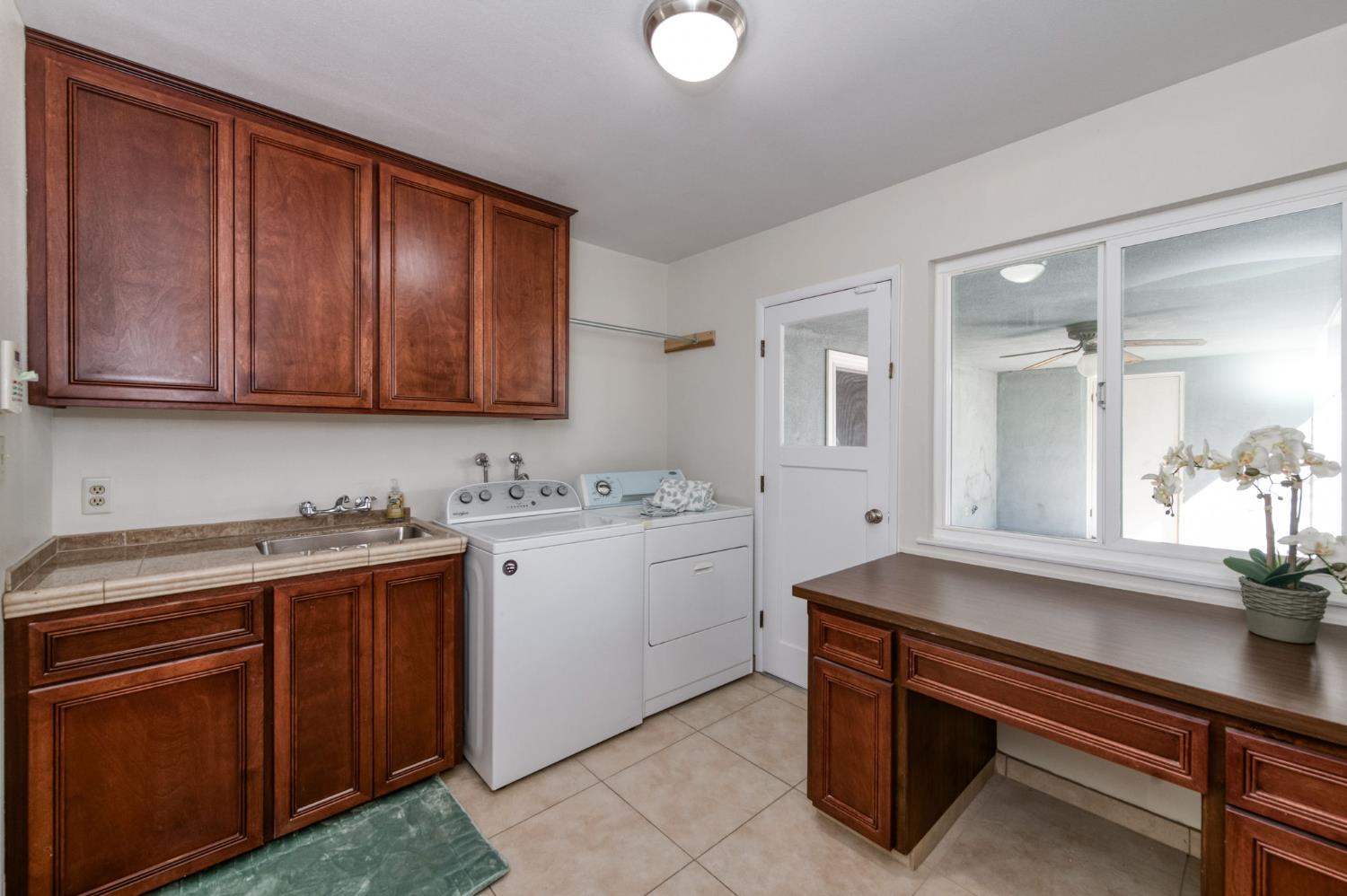 1231 W Fremont Ave, Fresno, CA 93711