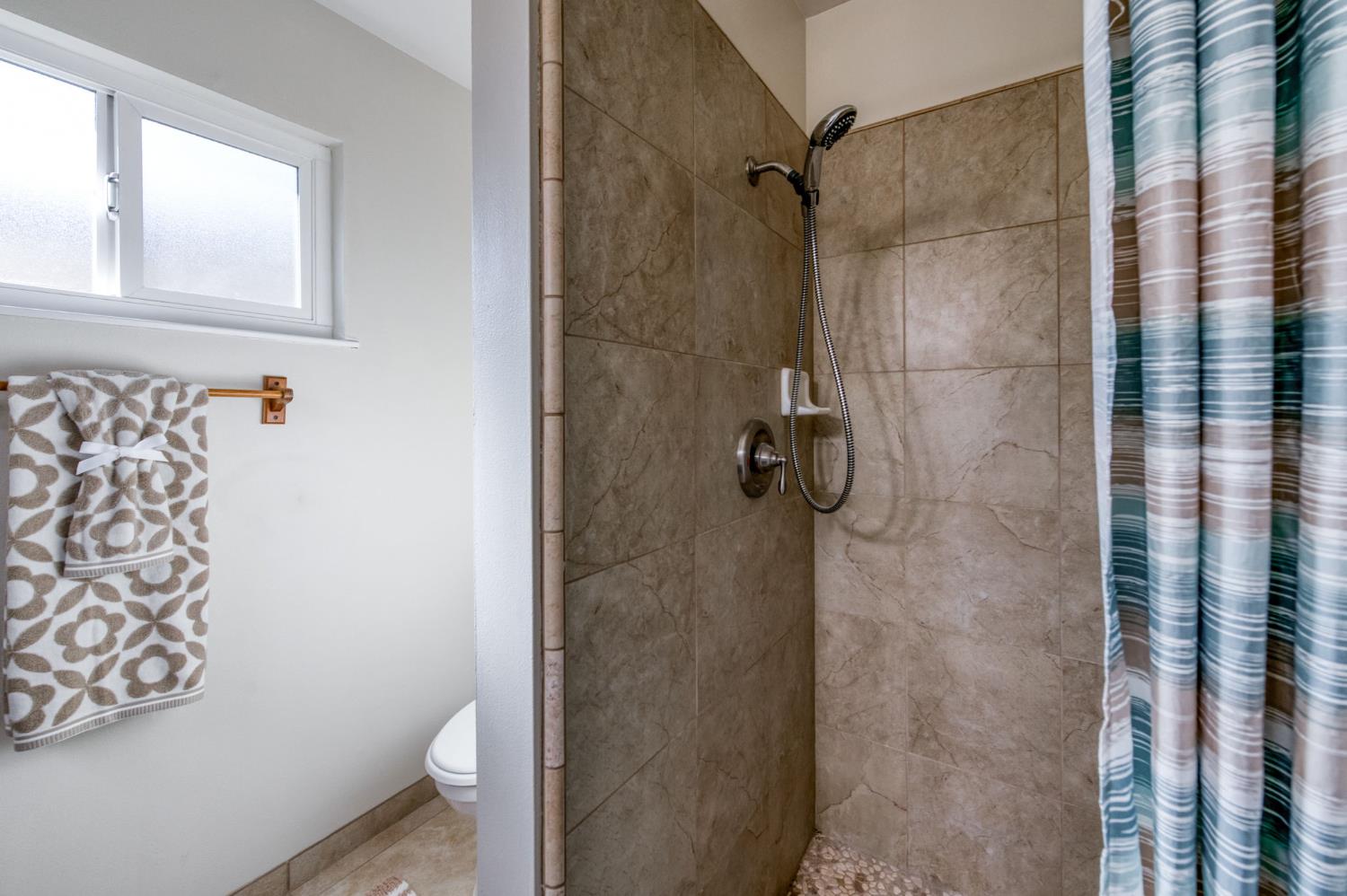 1231 W Fremont Ave, Fresno, CA 93711