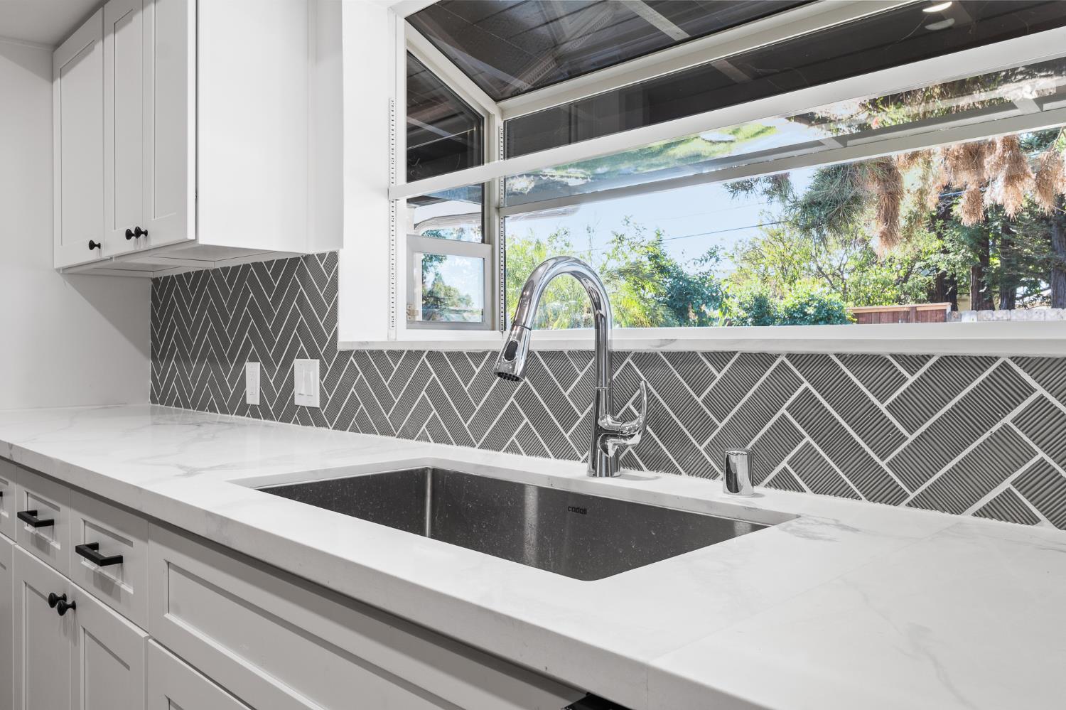 5657 N Colonial Ave, Fresno, CA 93704