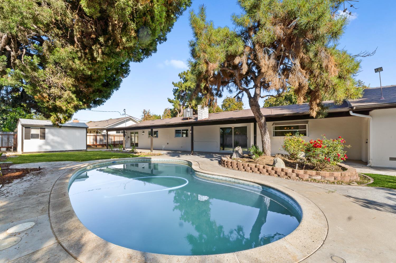 5657 N Colonial Ave, Fresno, CA 93704