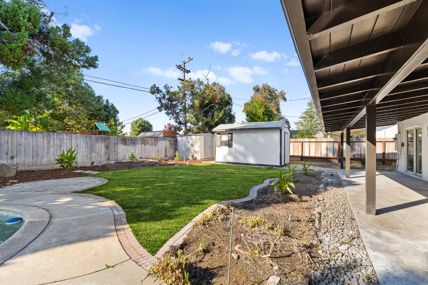 5657 N Colonial Ave, Fresno, CA 93704