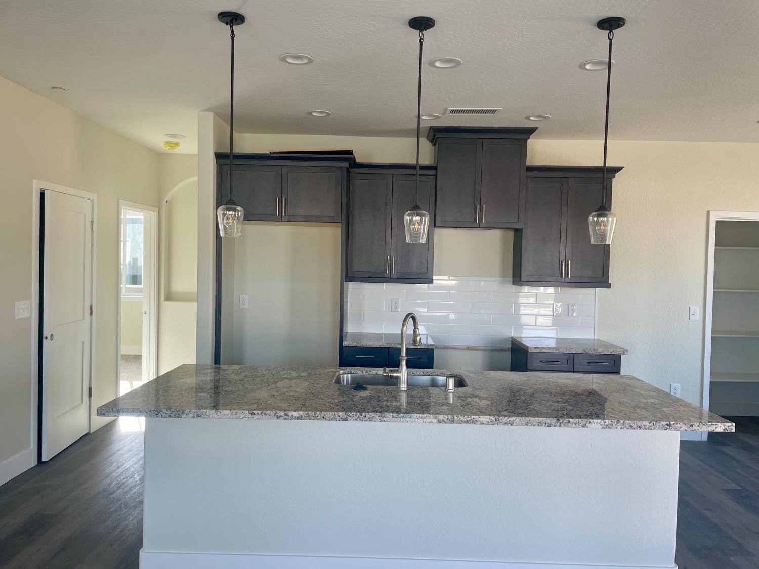 16162 West Monterey Avenue, Kerman, CA 93630