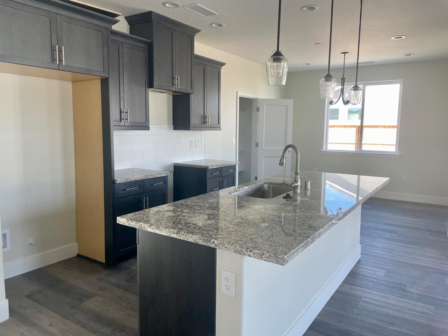 16162 West Monterey Avenue, Kerman, CA 93630