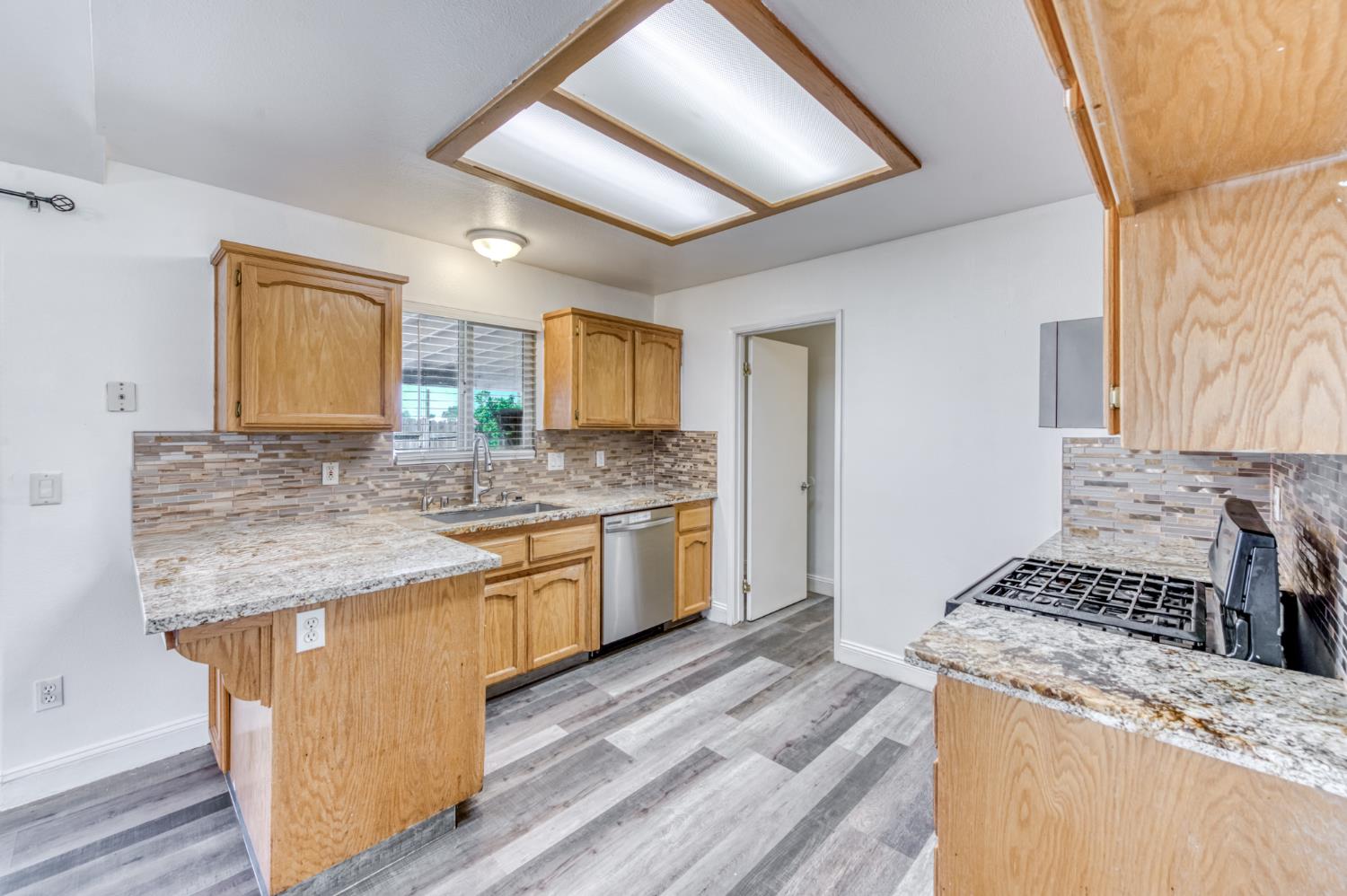 19650 Oakhill Rd, Madera, CA 93638