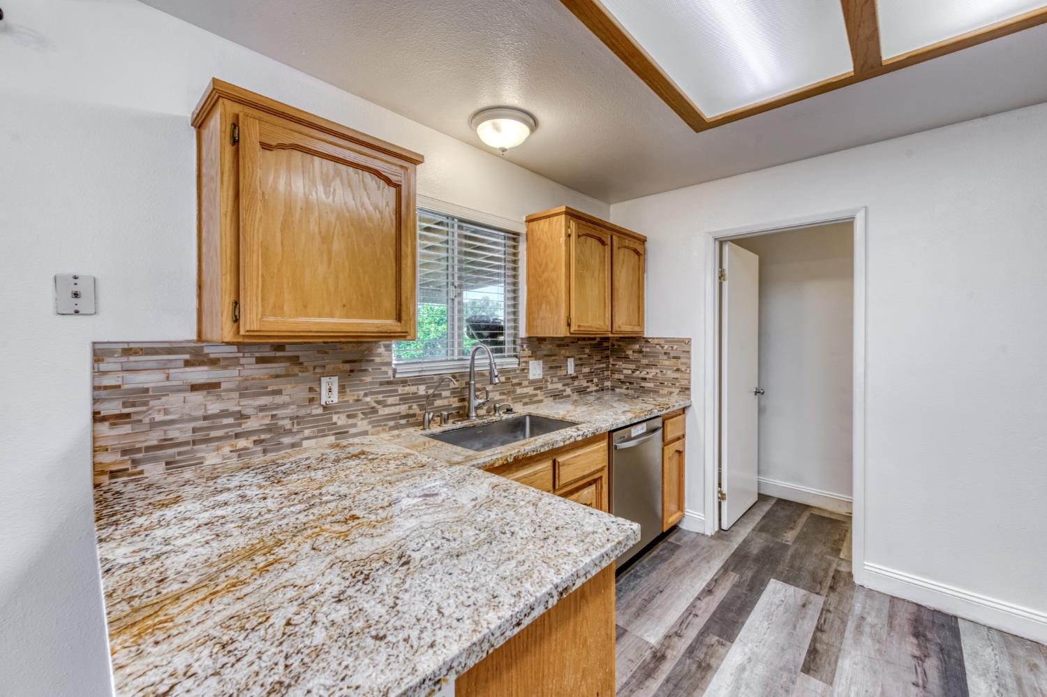 19650 Oakhill Rd, Madera, CA 93638