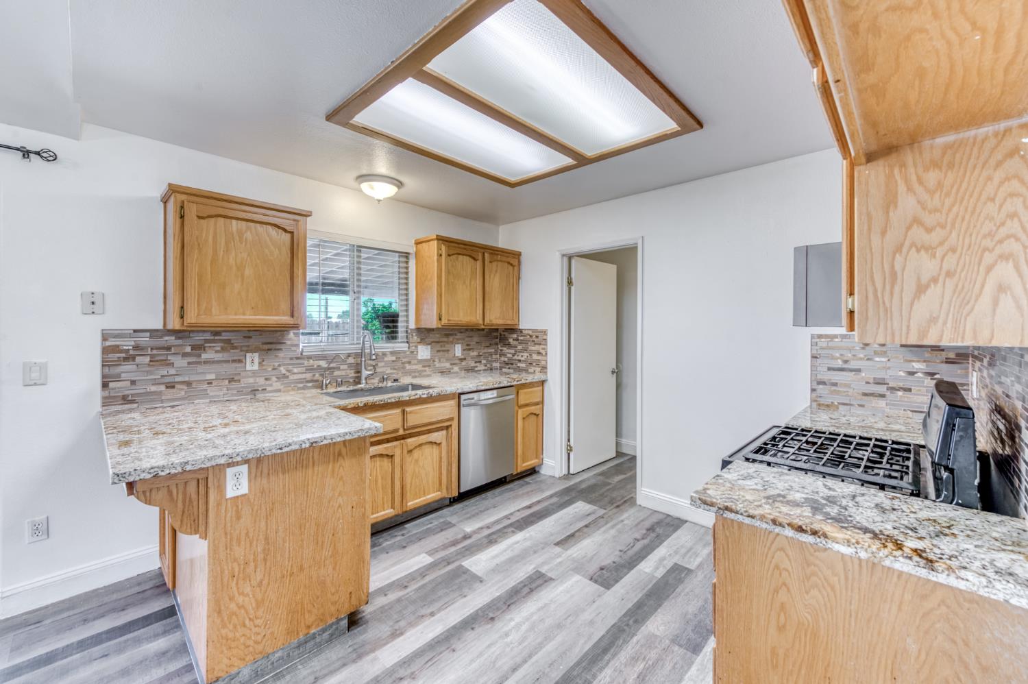 19650 Oakhill Rd, Madera, CA 93638