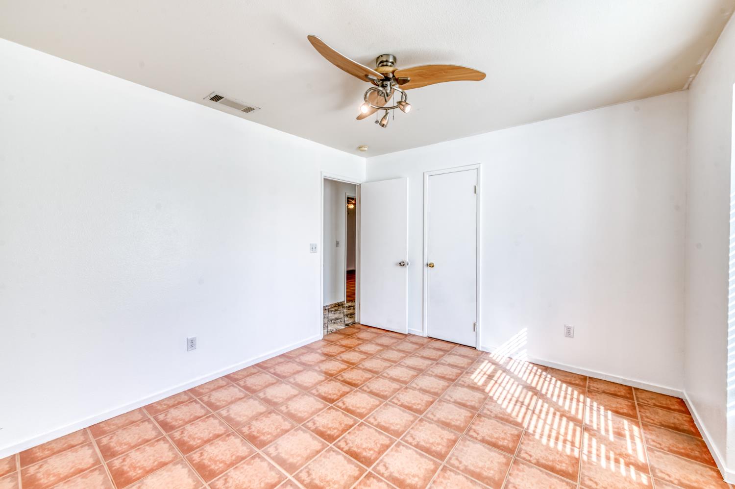 19650 Oakhill Rd, Madera, CA 93638