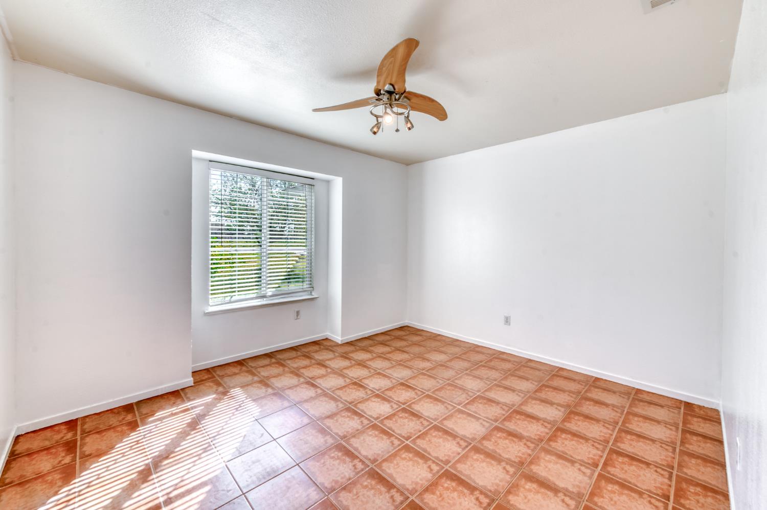 19650 Oakhill Rd, Madera, CA 93638