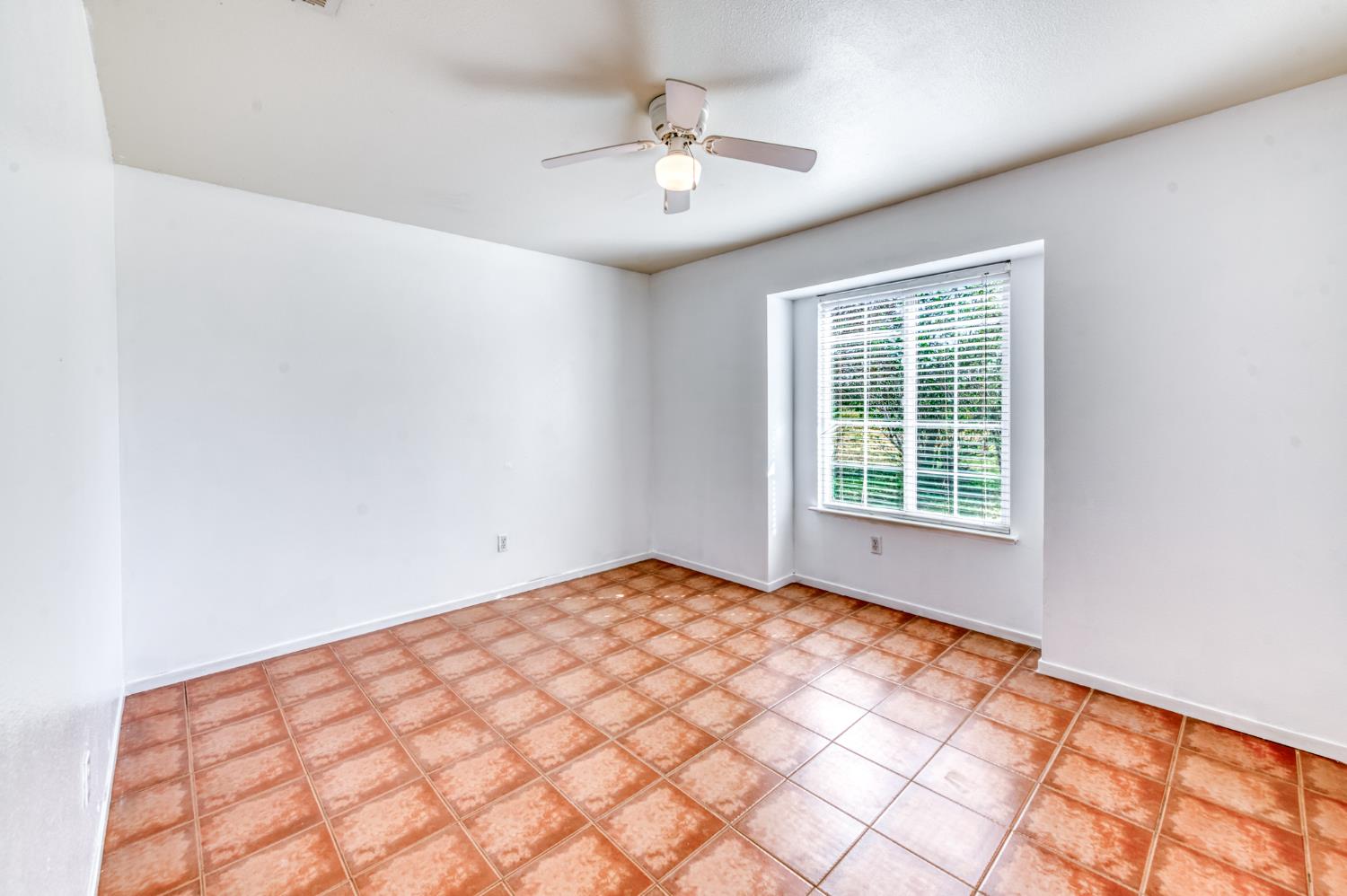 19650 Oakhill Rd, Madera, CA 93638