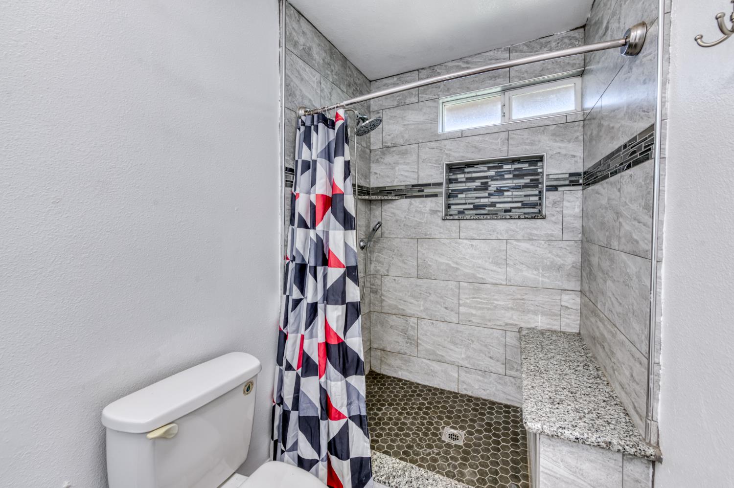 19650 Oakhill Rd, Madera, CA 93638