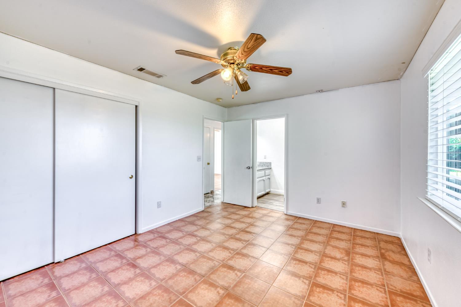 19650 Oakhill Rd, Madera, CA 93638