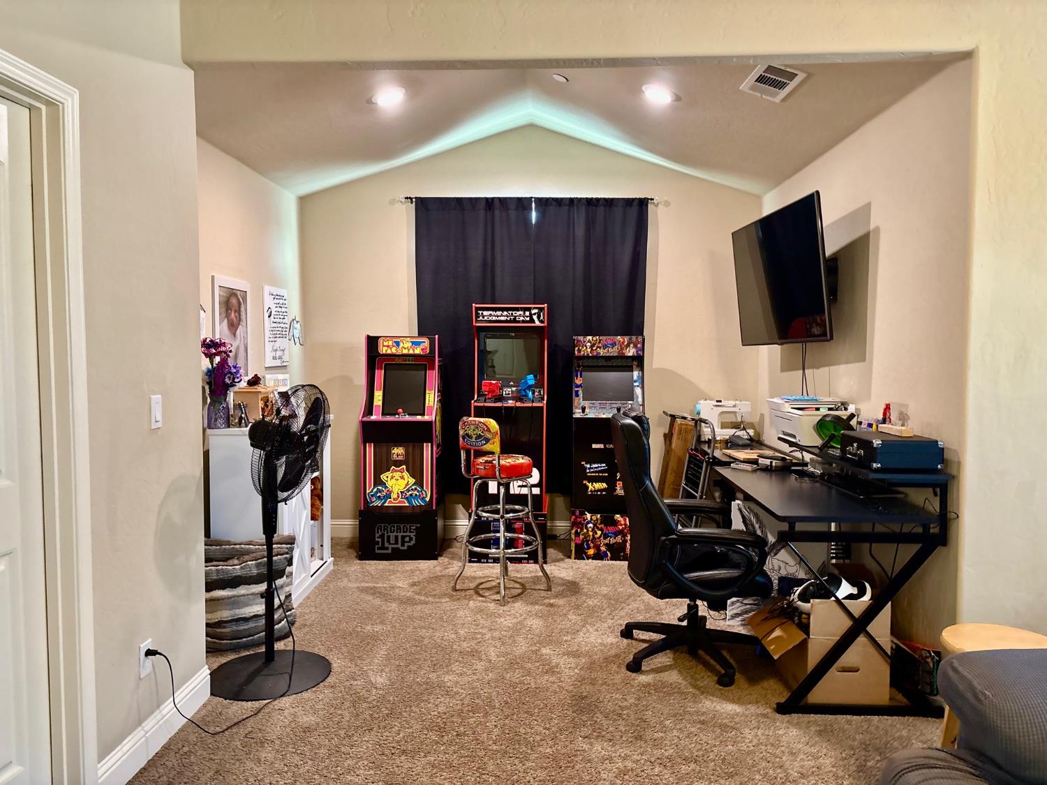 2220 N Shady St, Visalia, CA 93291