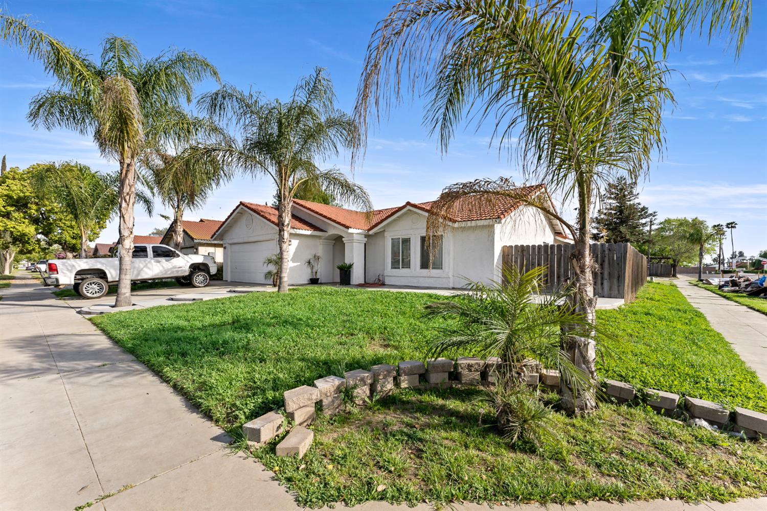 398 Helena Way, Madera, CA 93637