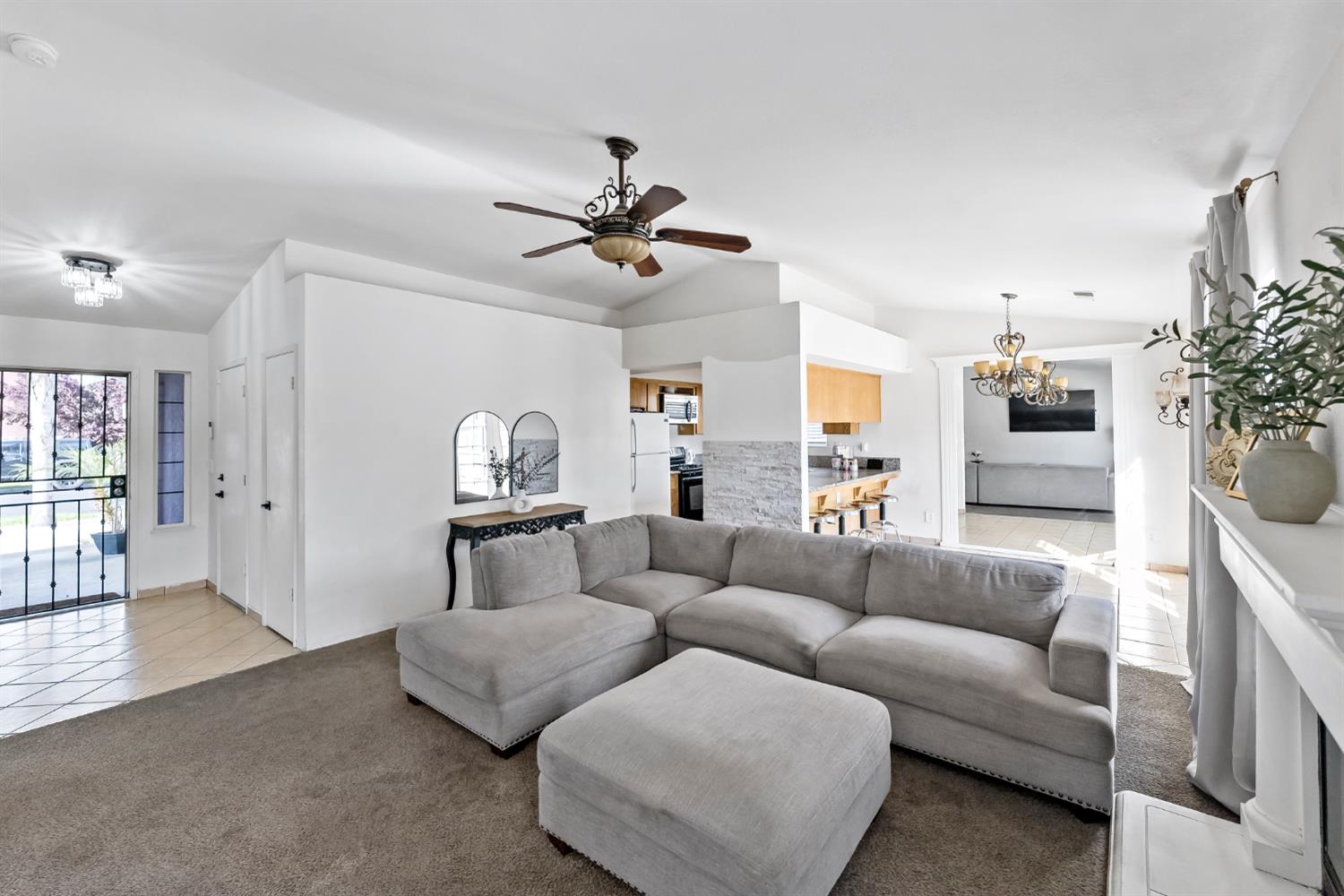 398 Helena Way, Madera, CA 93637