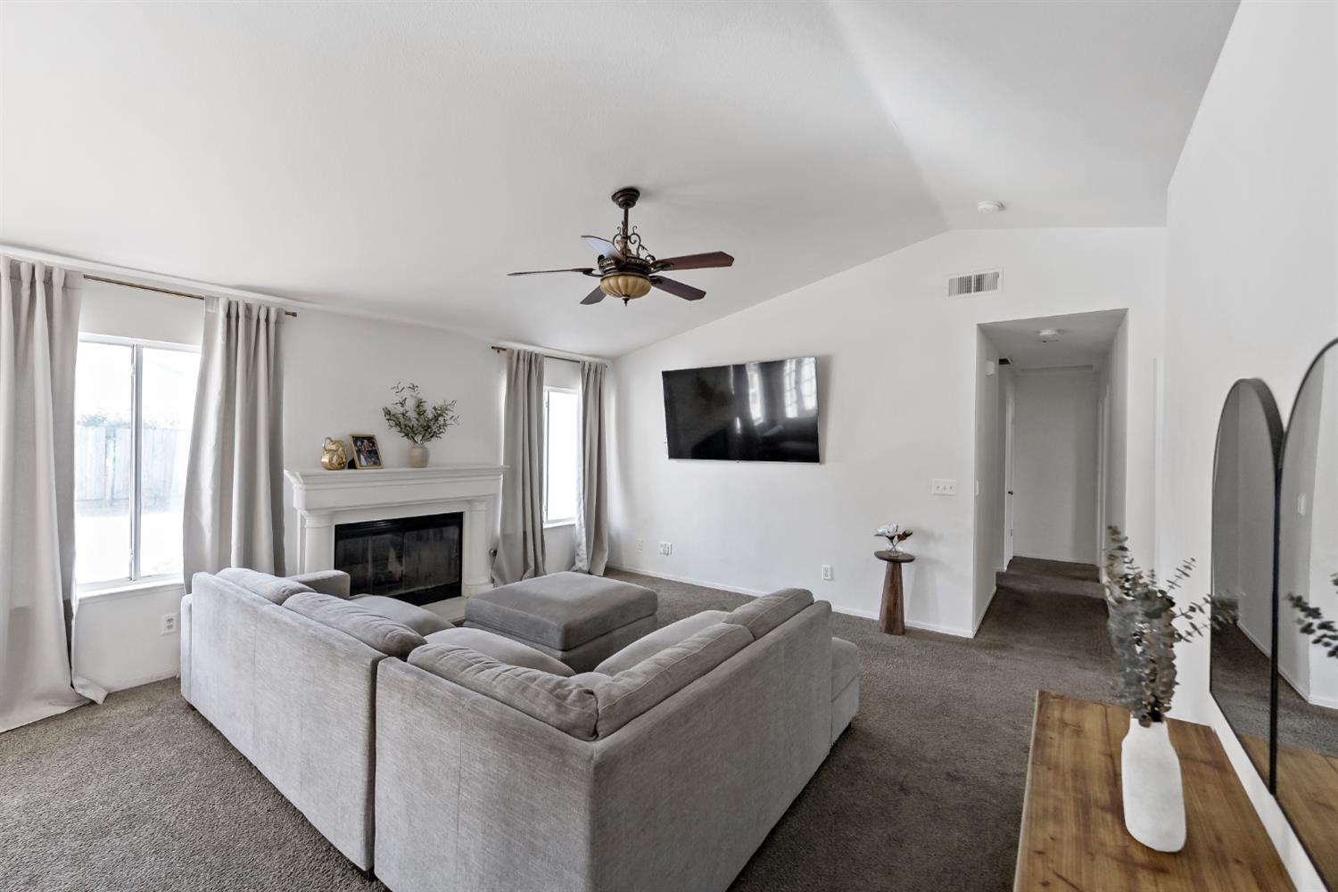 398 Helena Way, Madera, CA 93637