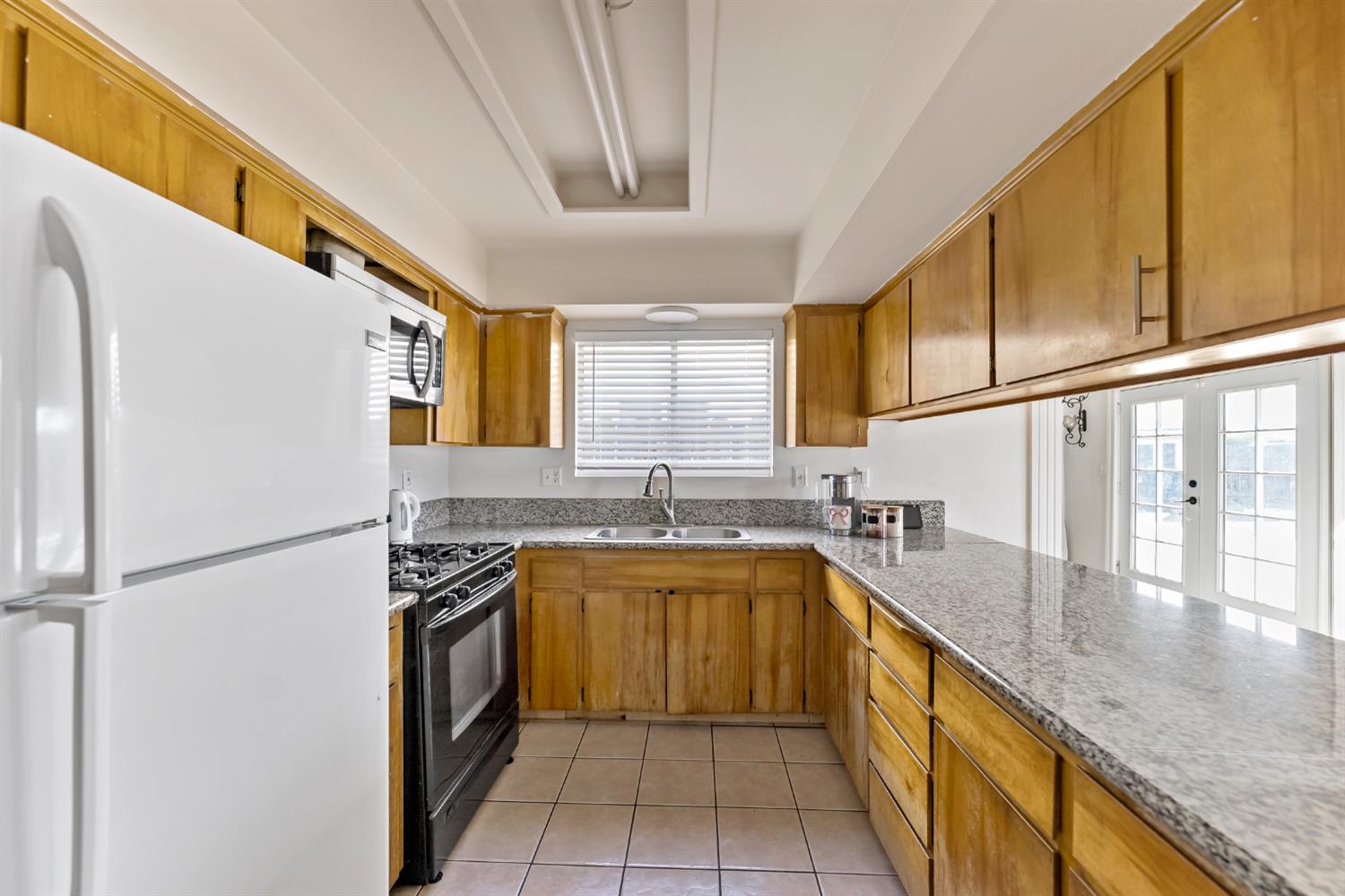 398 Helena Way, Madera, CA 93637