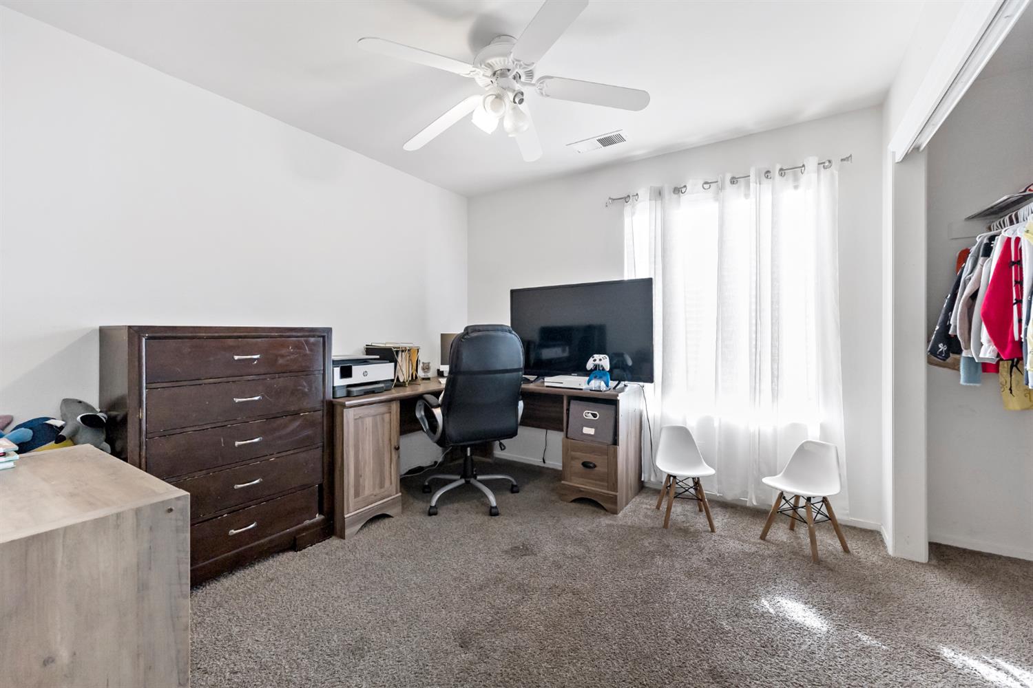 398 Helena Way, Madera, CA 93637