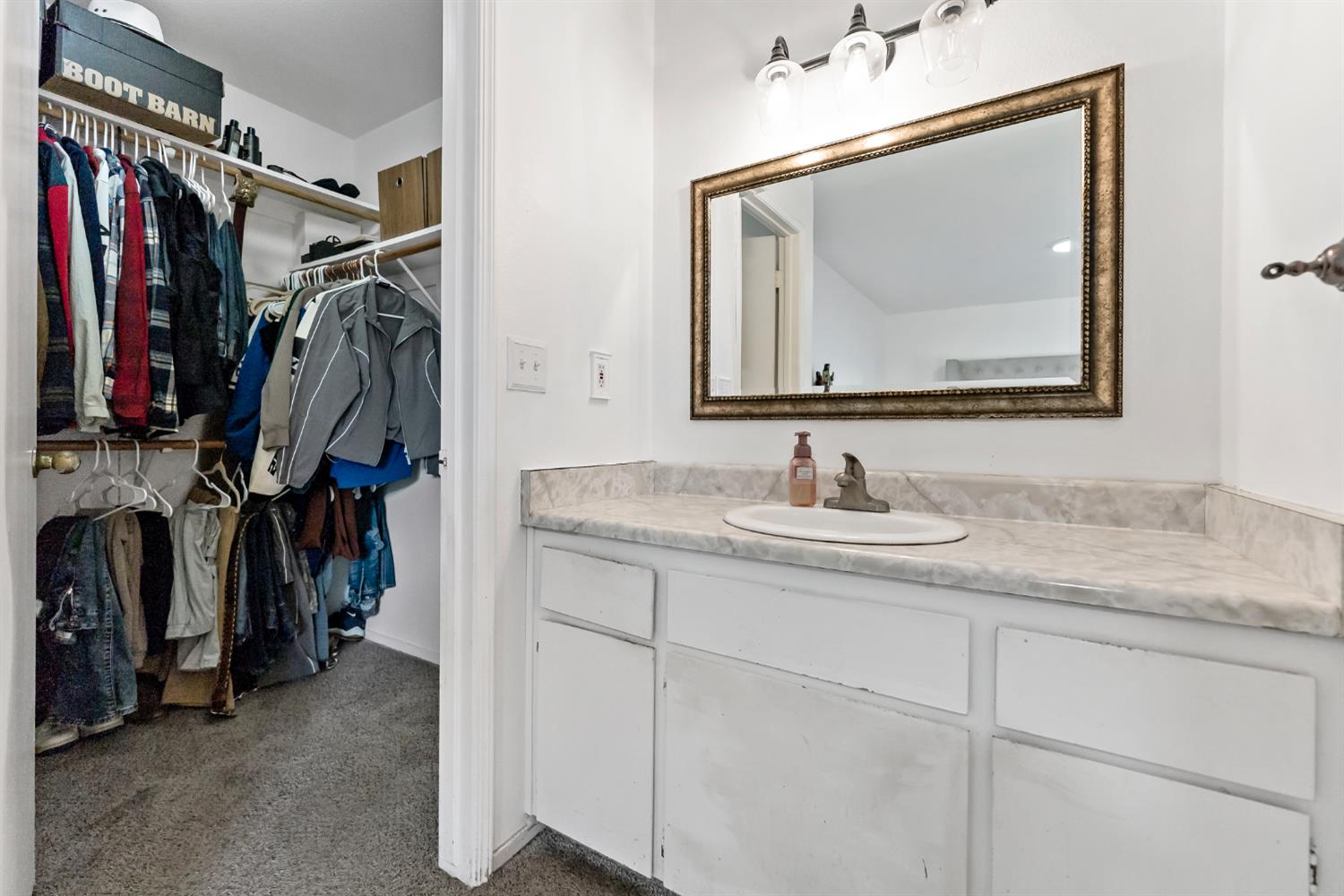 398 Helena Way, Madera, CA 93637