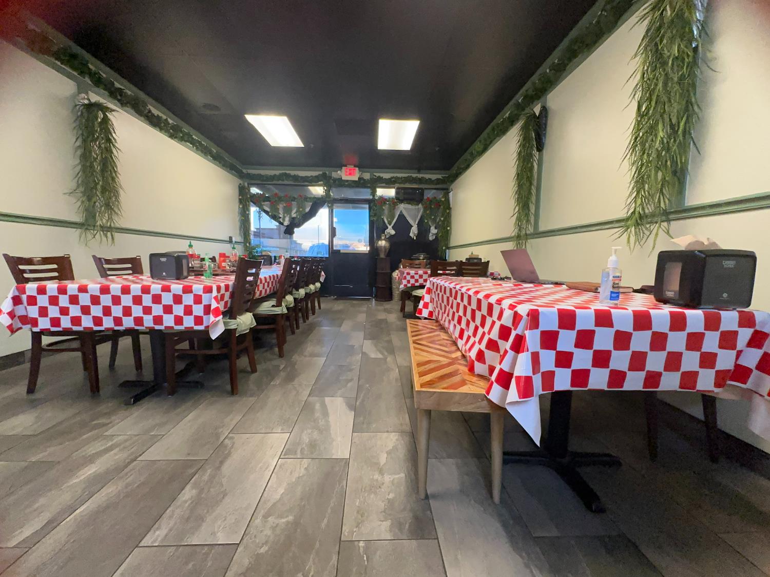 742 W SHAW Ave, Clovis, CA 93612