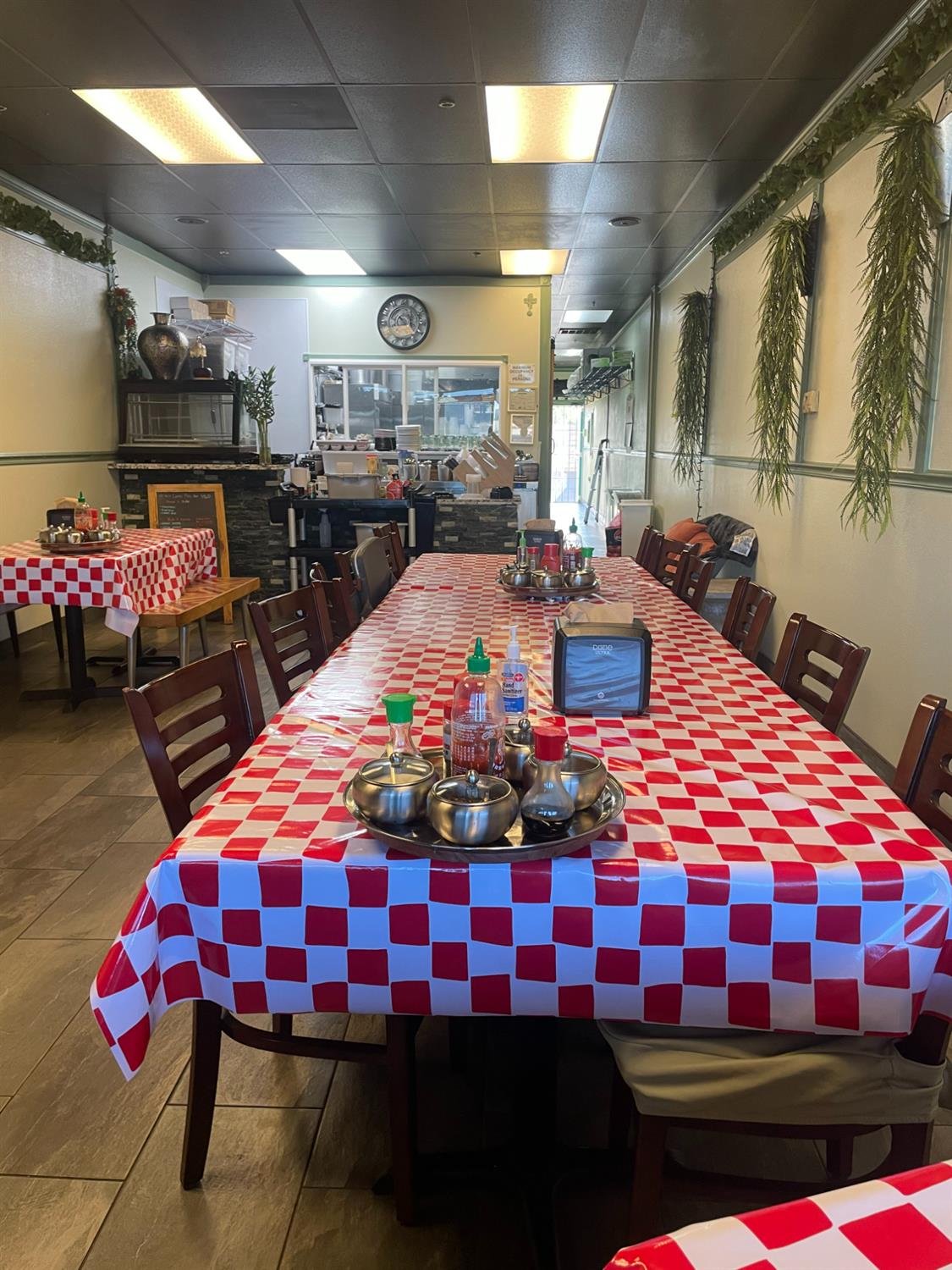 742 W SHAW Ave, Clovis, CA 93612