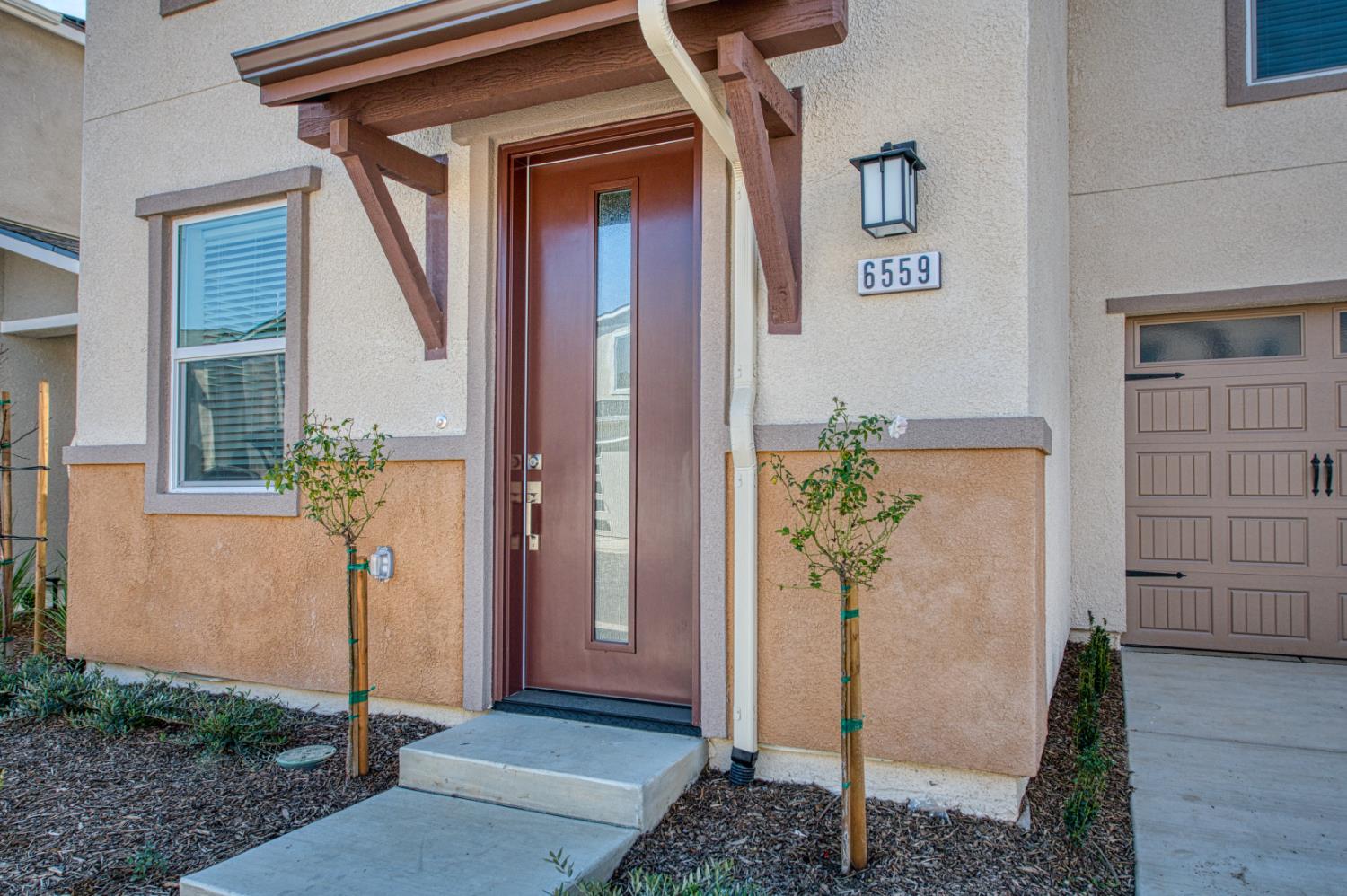 6559 E Crimson Dr, Fresno, CA 93727