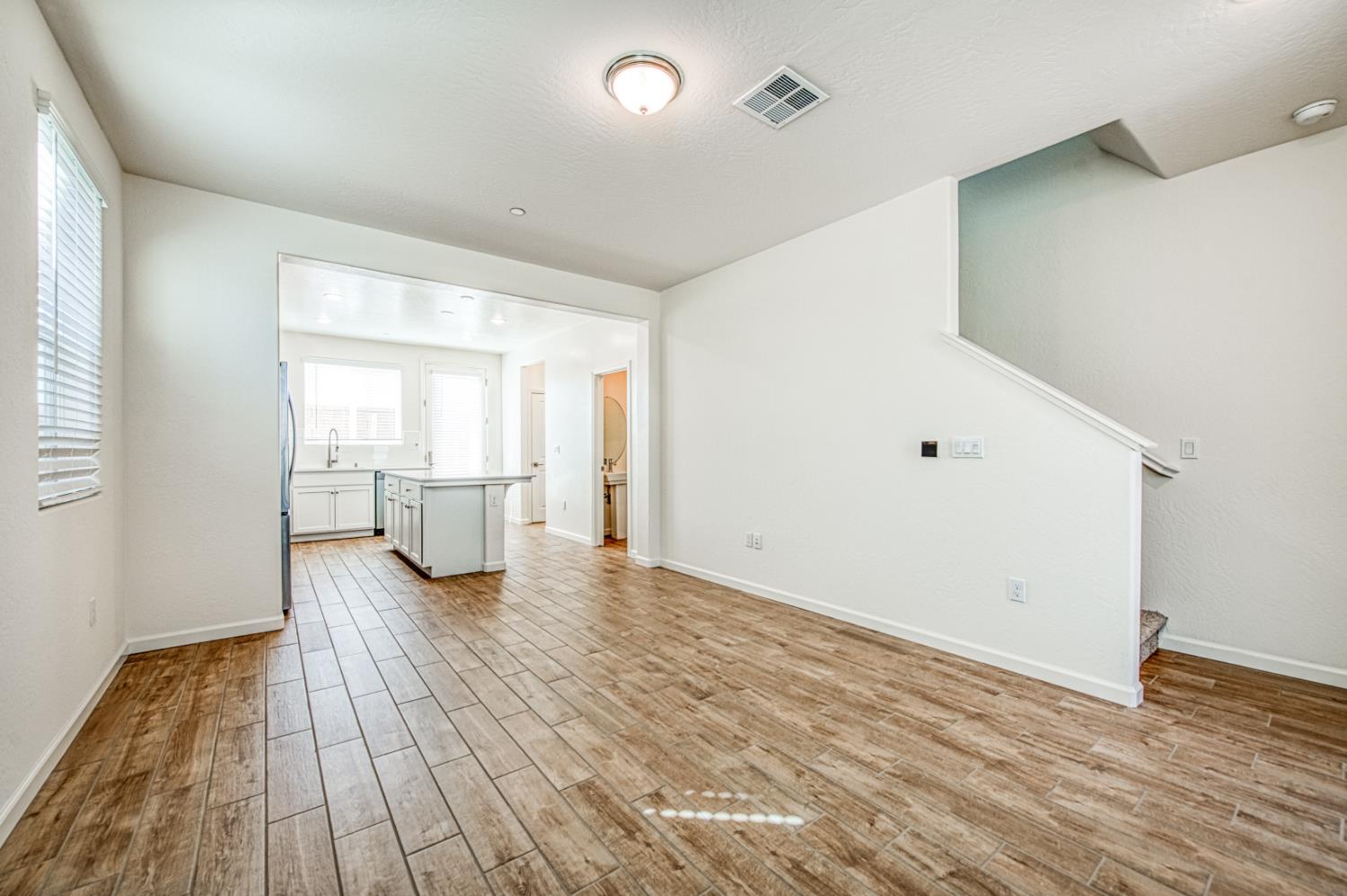 6559 E Crimson Dr, Fresno, CA 93727