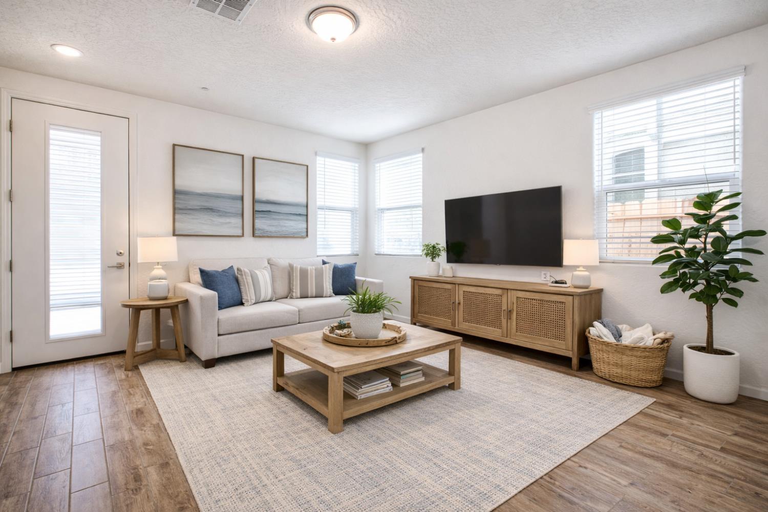 6559 E Crimson Dr, Fresno, CA 93727