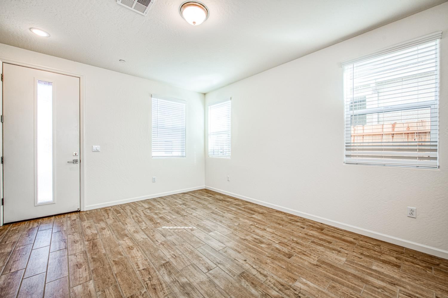 6559 E Crimson Dr, Fresno, CA 93727