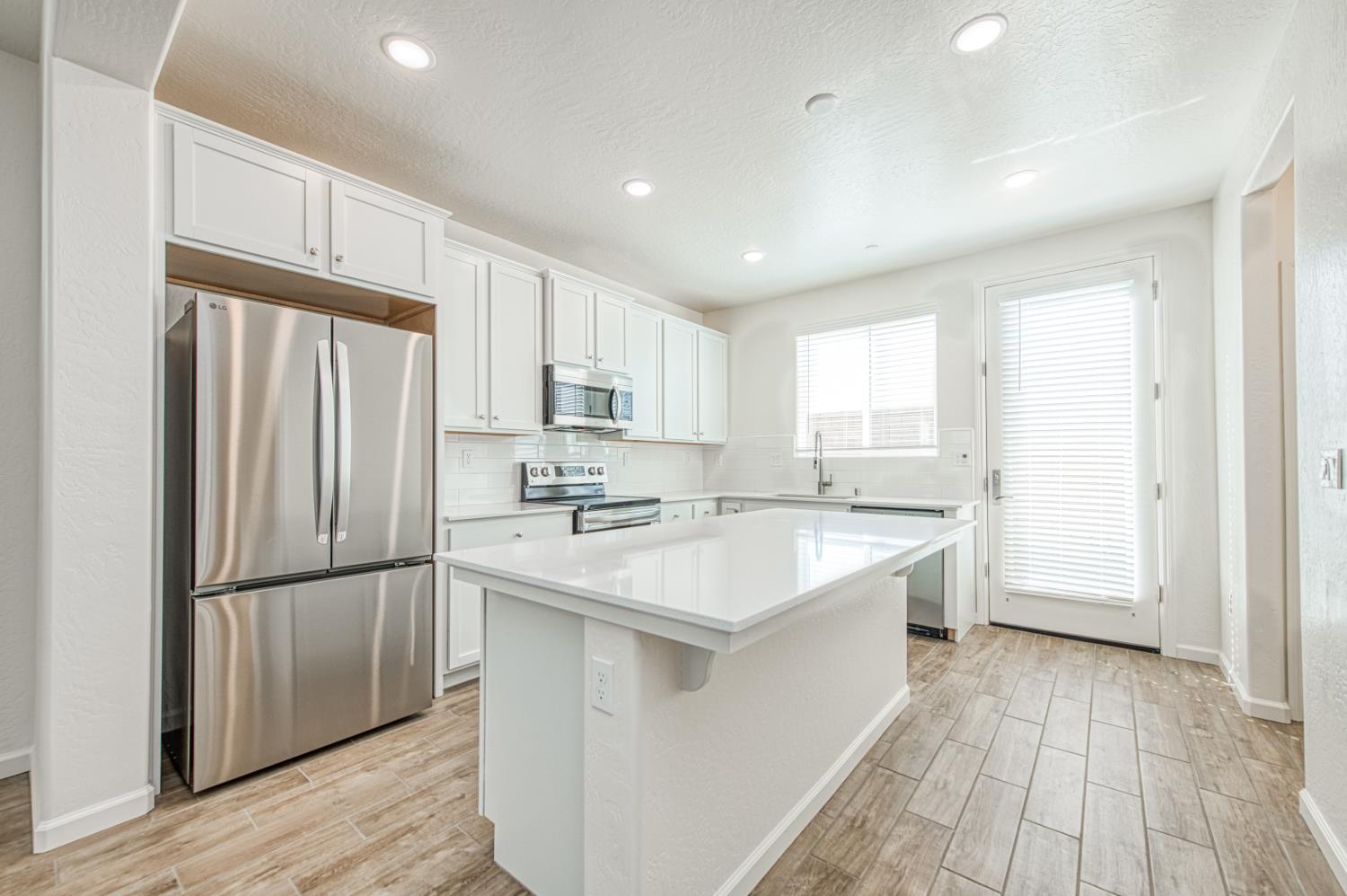 6559 E Crimson Dr, Fresno, CA 93727