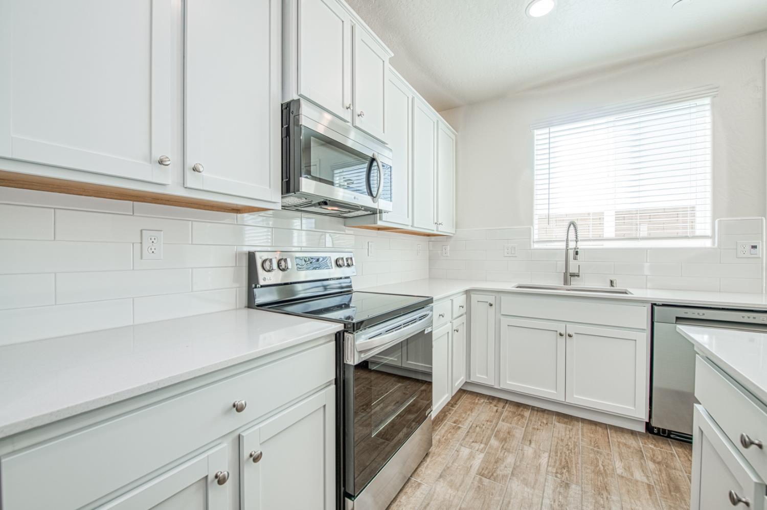 6559 E Crimson Dr, Fresno, CA 93727