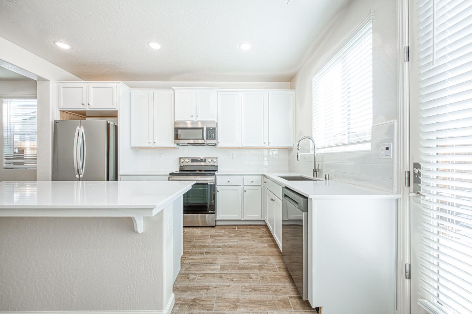 6559 E Crimson Dr, Fresno, CA 93727