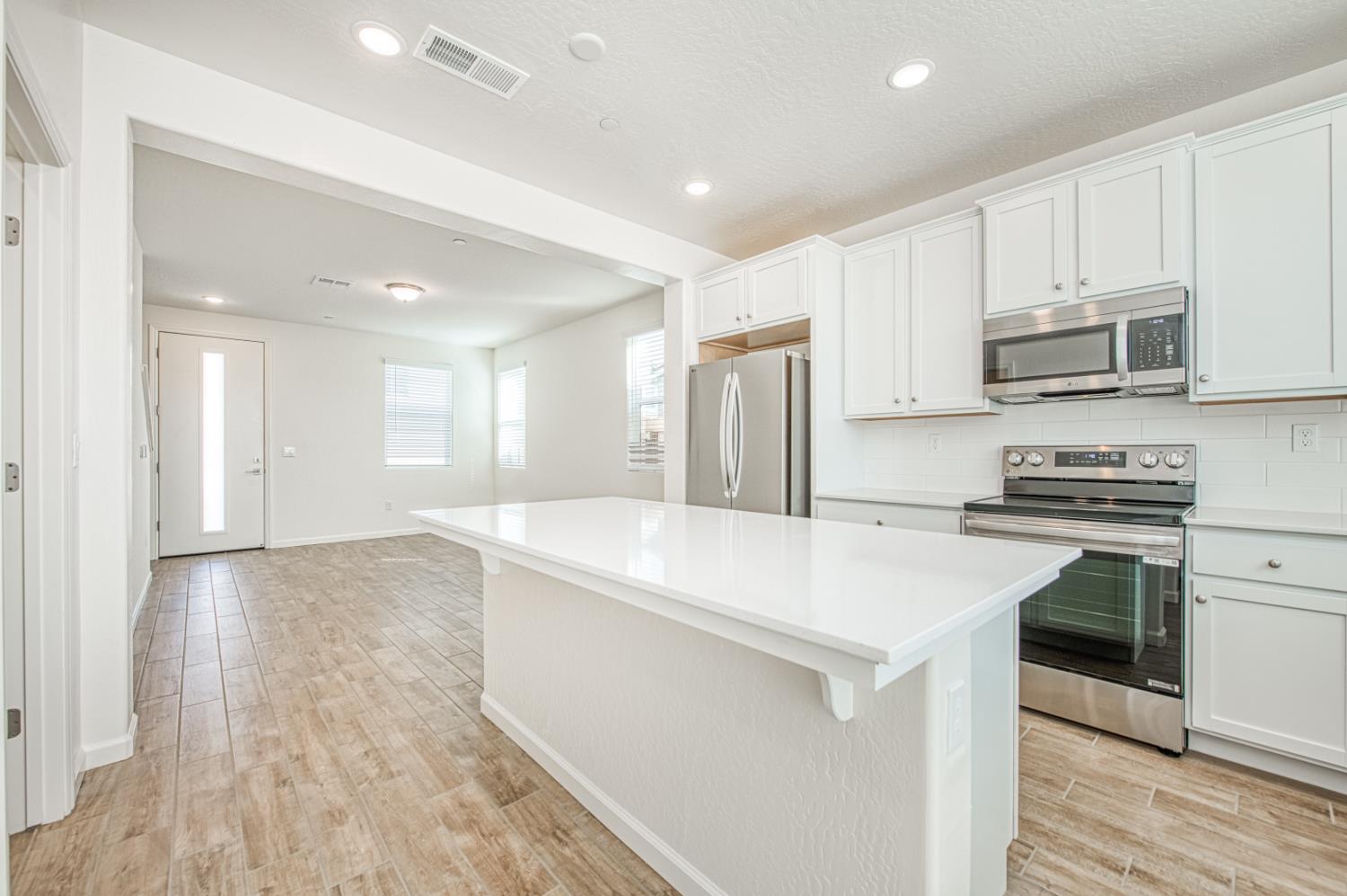 6559 E Crimson Dr, Fresno, CA 93727