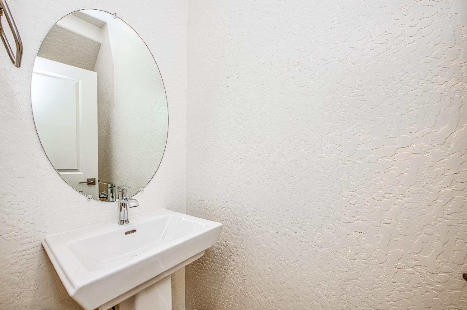 6559 E Crimson Dr, Fresno, CA 93727