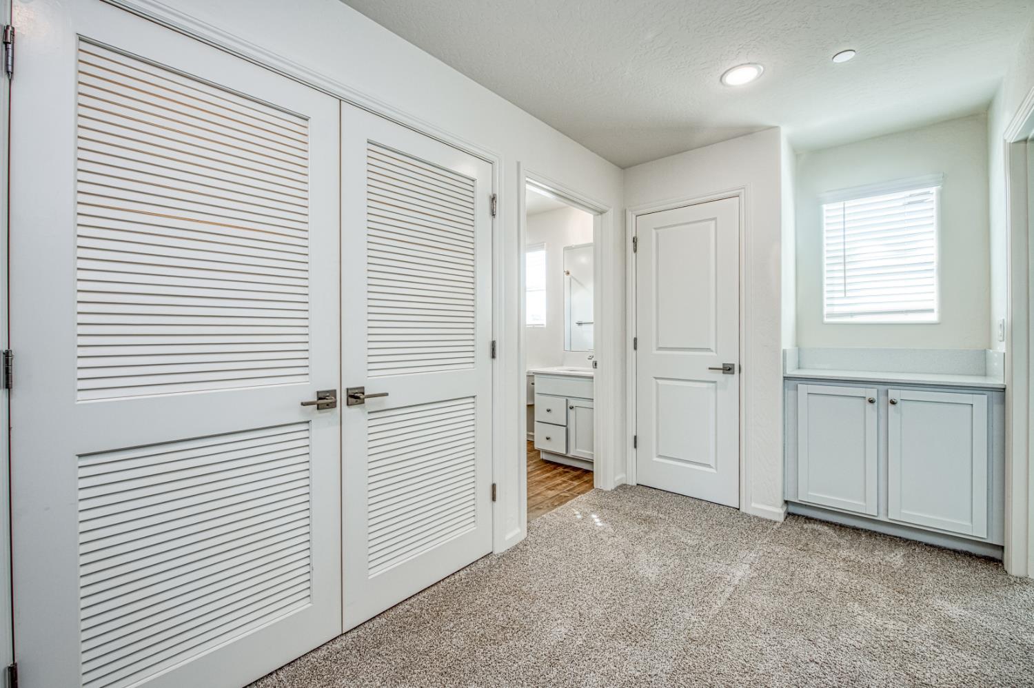 6559 E Crimson Dr, Fresno, CA 93727