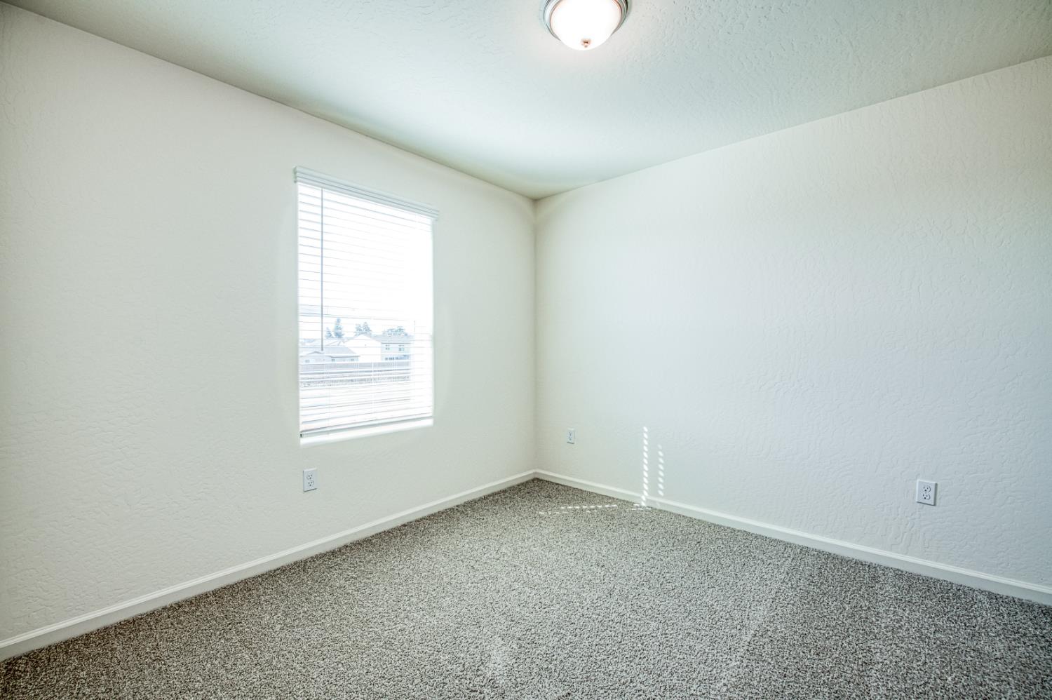 6559 E Crimson Dr, Fresno, CA 93727