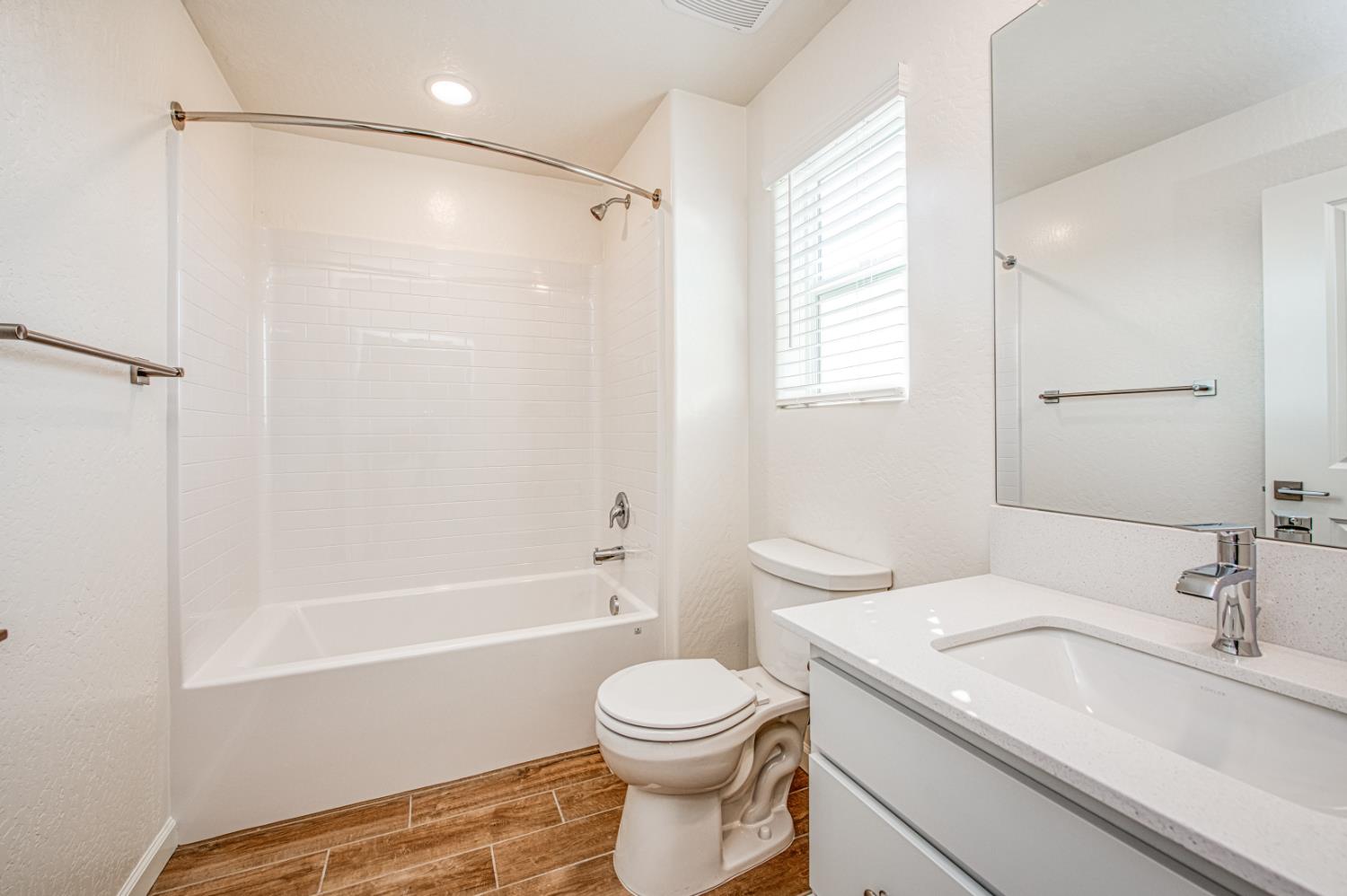 6559 E Crimson Dr, Fresno, CA 93727