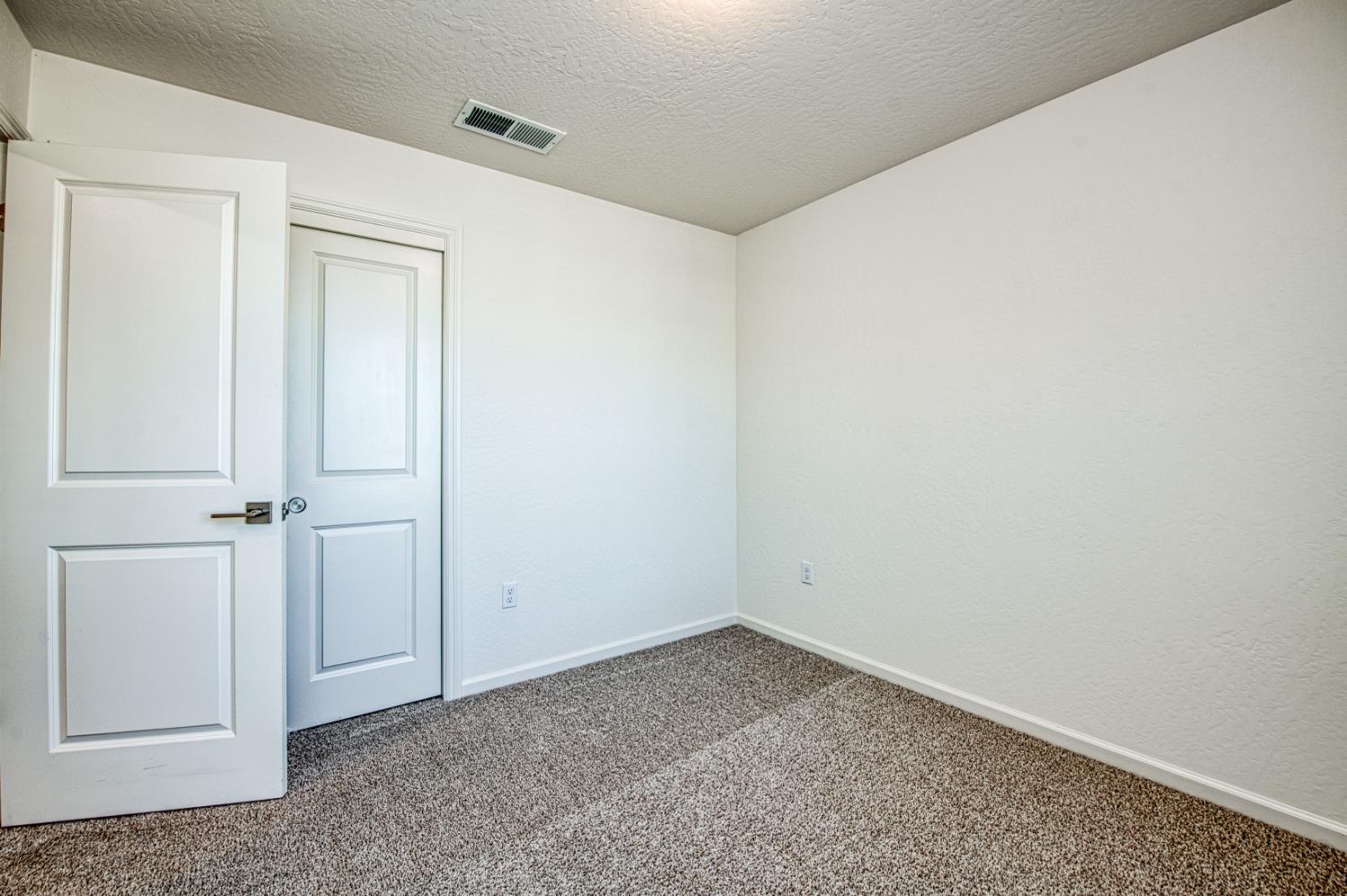 6559 E Crimson Dr, Fresno, CA 93727