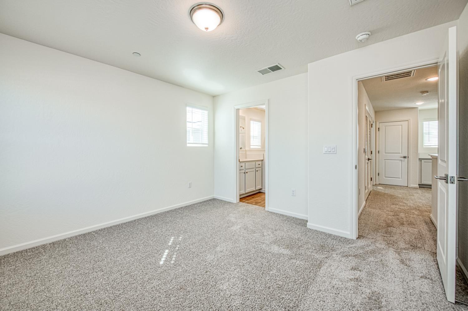 6559 E Crimson Dr, Fresno, CA 93727