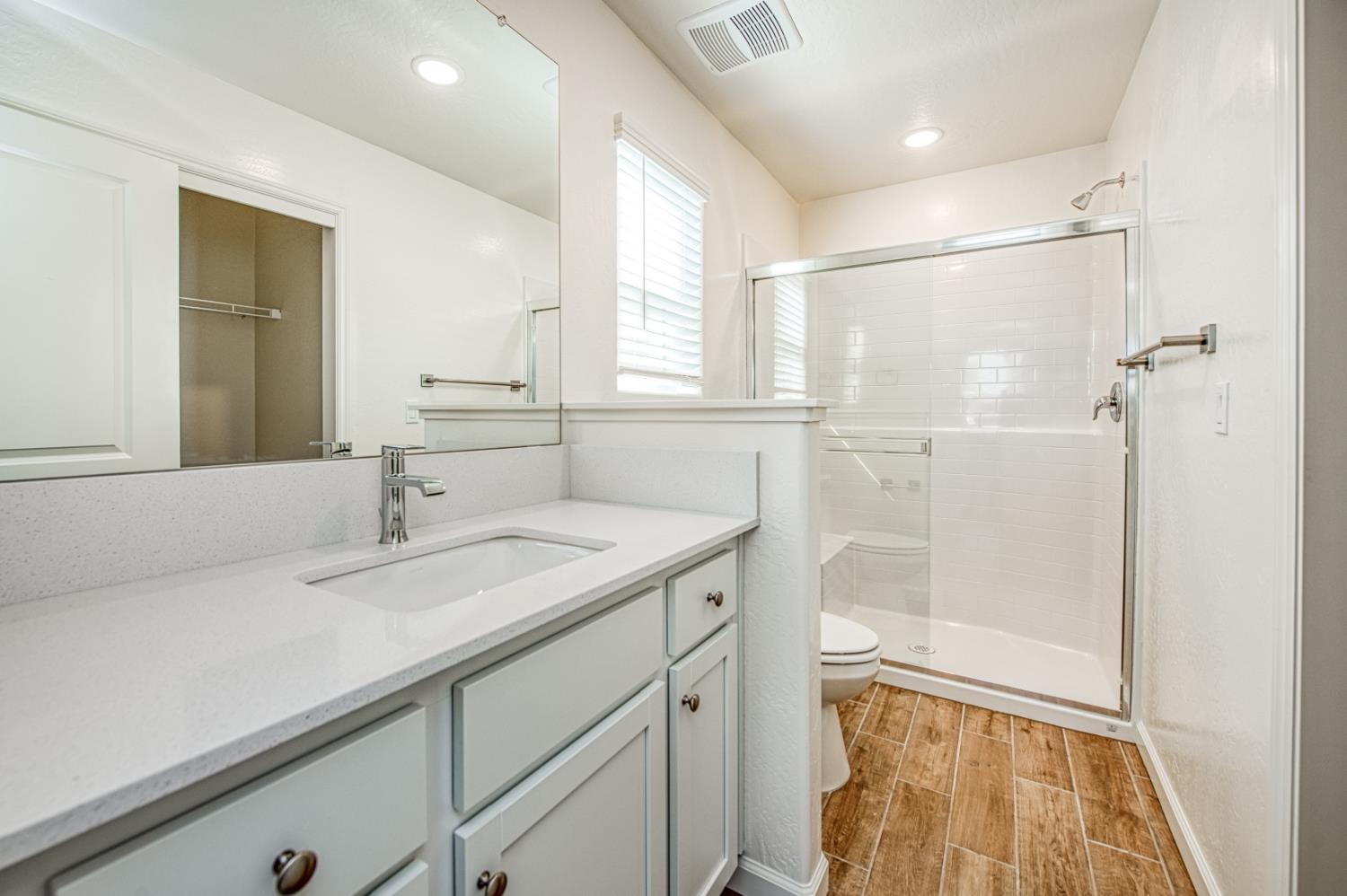 6559 E Crimson Dr, Fresno, CA 93727