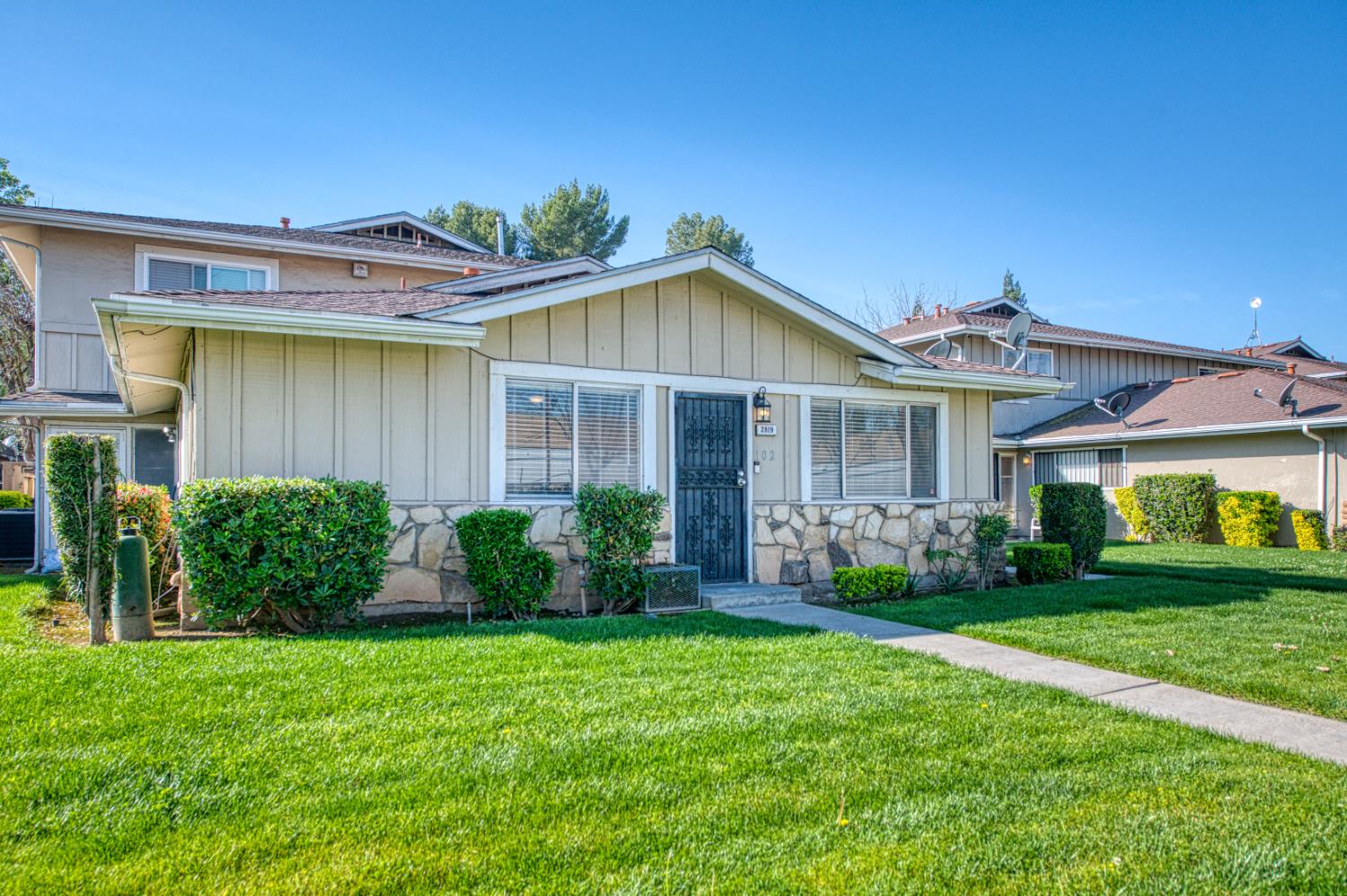 2819 W Fairmont #102, Fresno, CA 93705