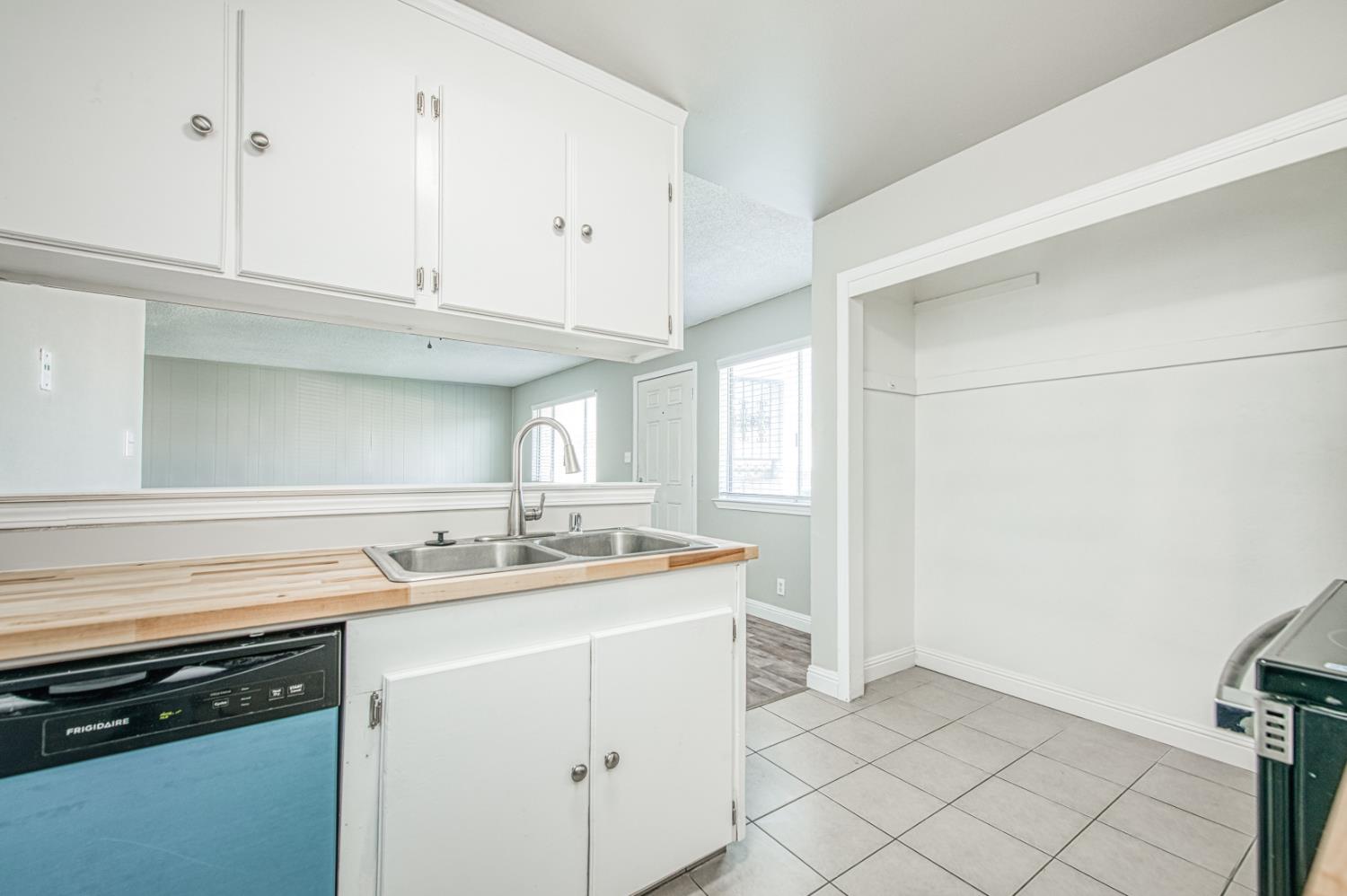 2819 W Fairmont #102, Fresno, CA 93705