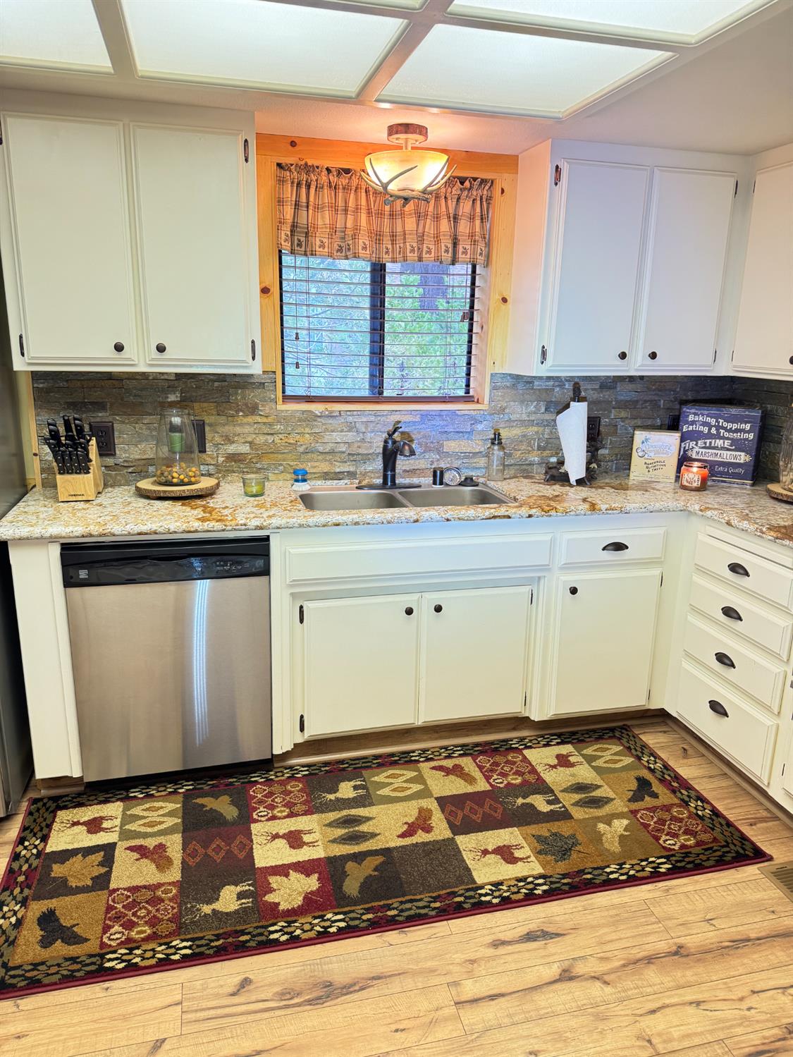 41031 Windwood Rd, Shaver Lake, CA 93664