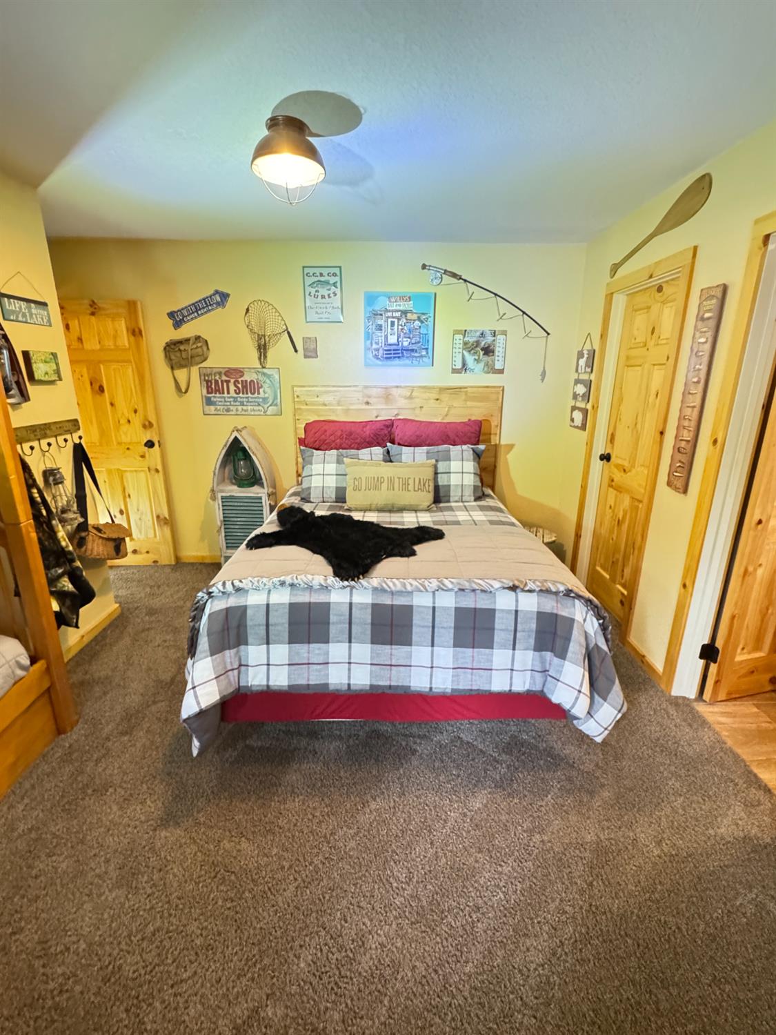 41031 Windwood Rd, Shaver Lake, CA 93664