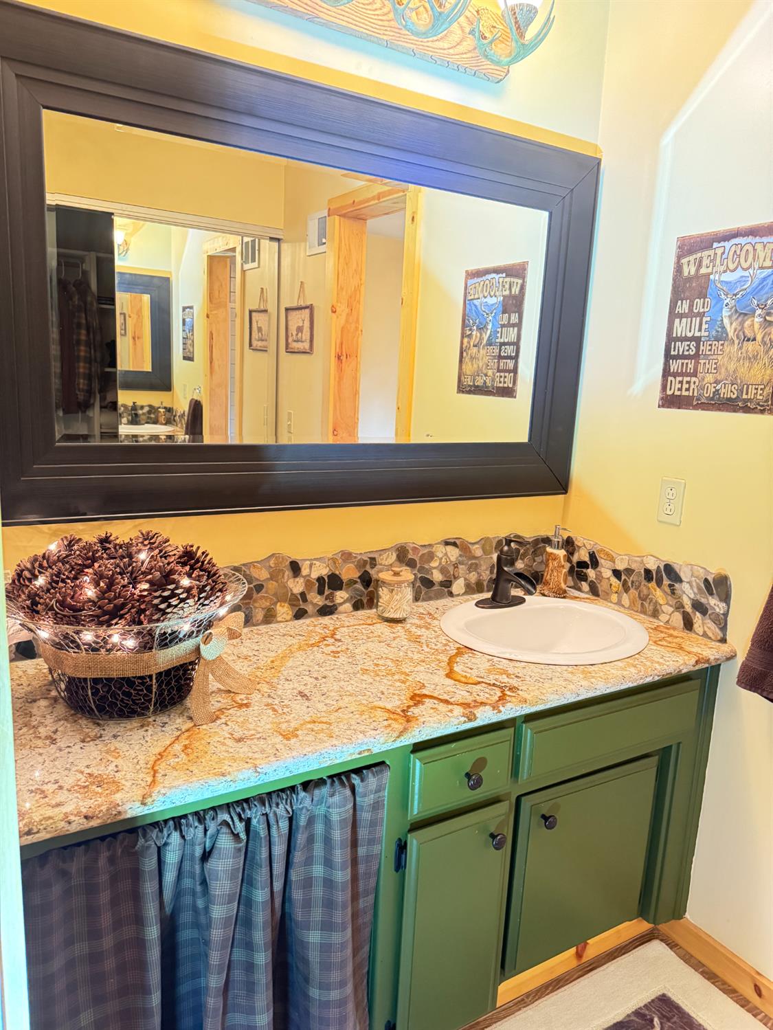 41031 Windwood Rd, Shaver Lake, CA 93664