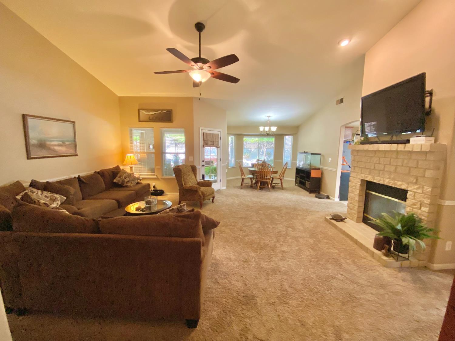 6651 N Delbert, Fresno, CA 93722