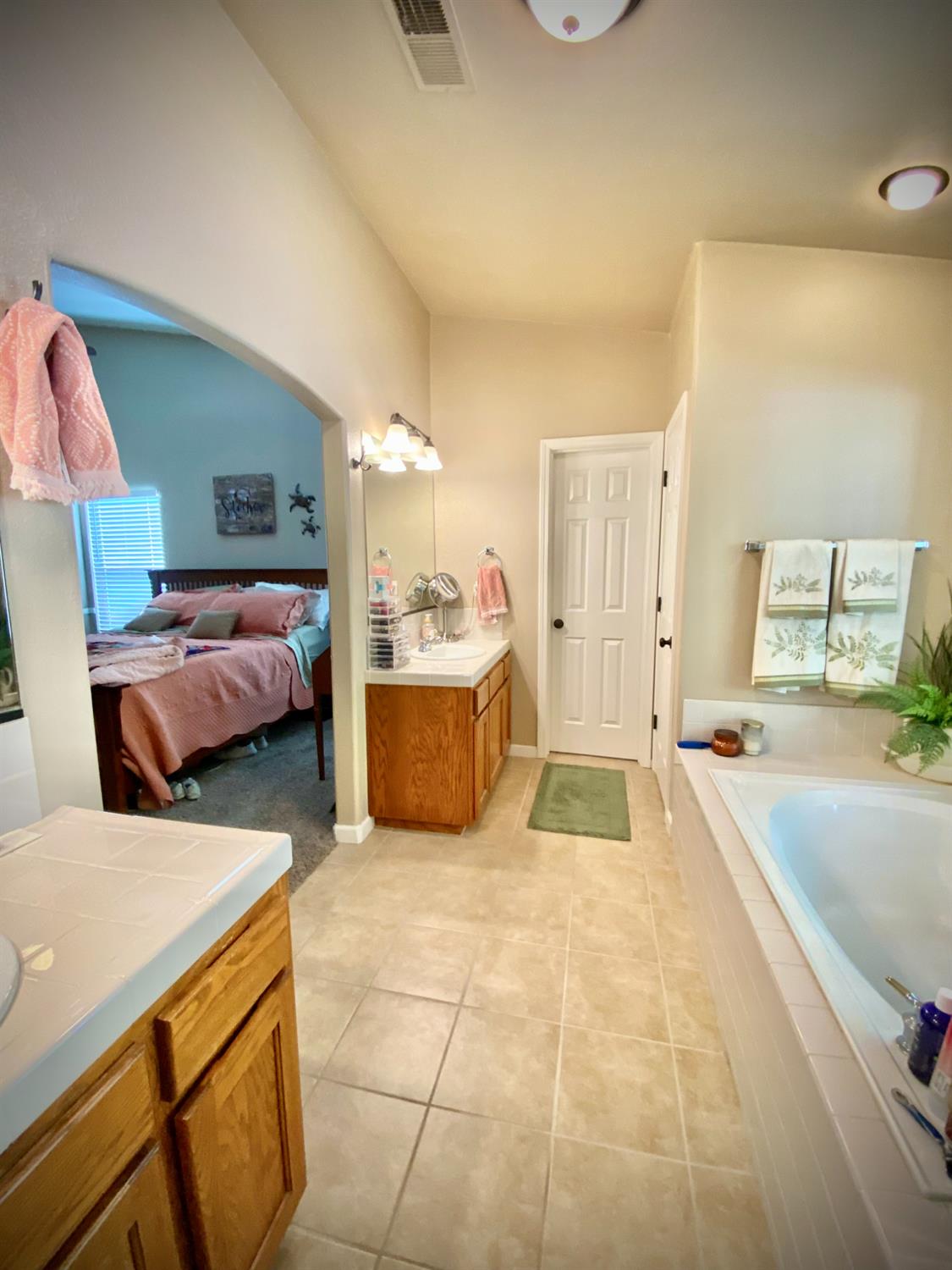 6651 N Delbert, Fresno, CA 93722