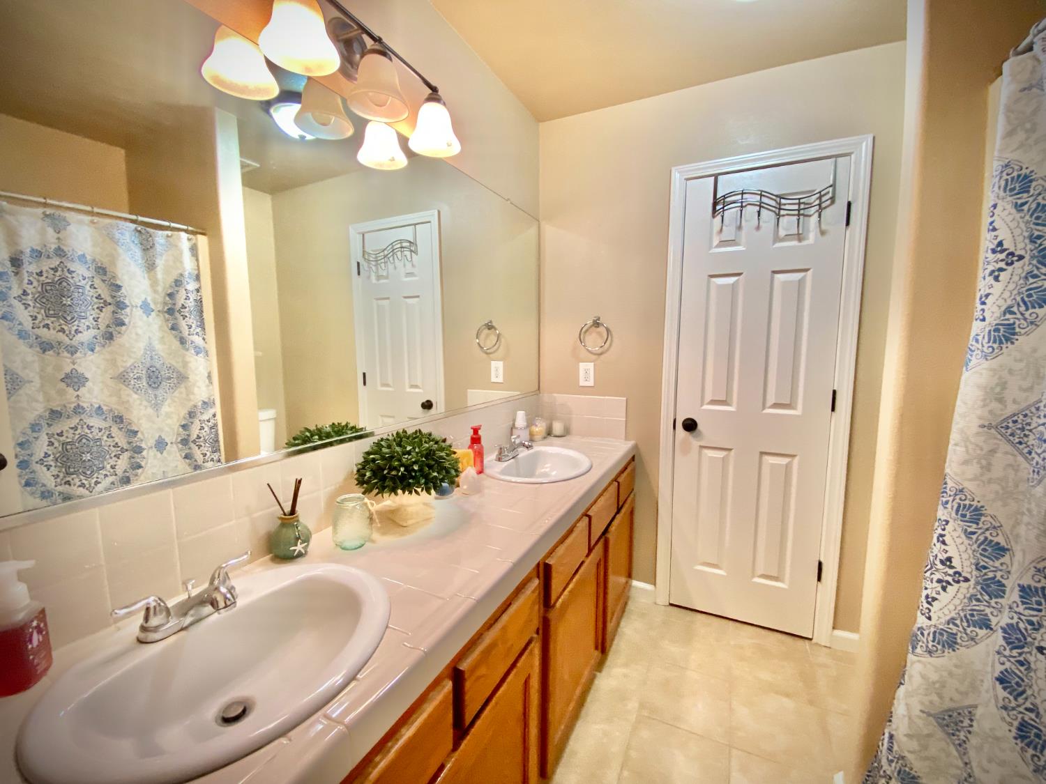 6651 N Delbert, Fresno, CA 93722