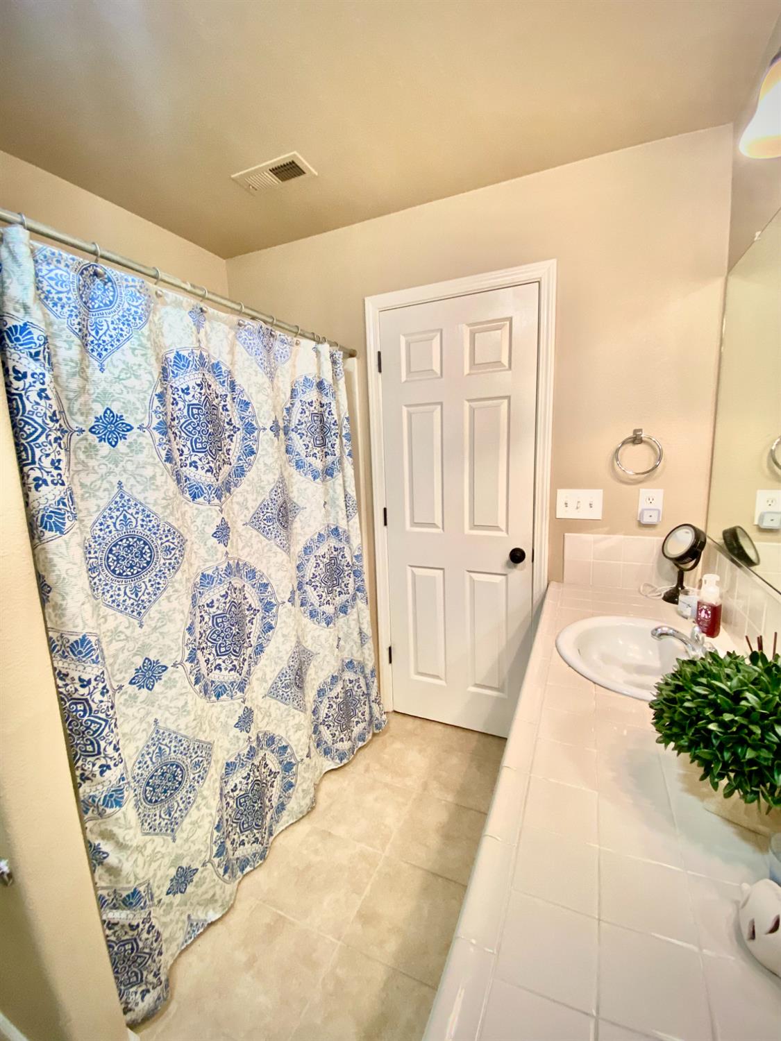 6651 N Delbert, Fresno, CA 93722